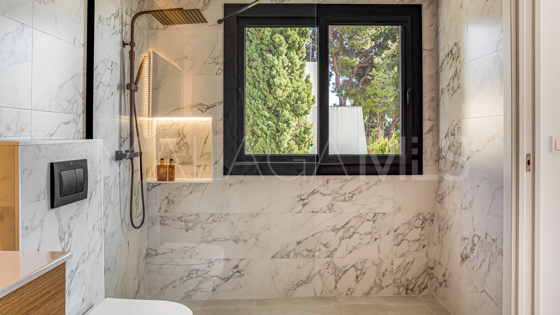 Villa for sale in Nueva Andalucia