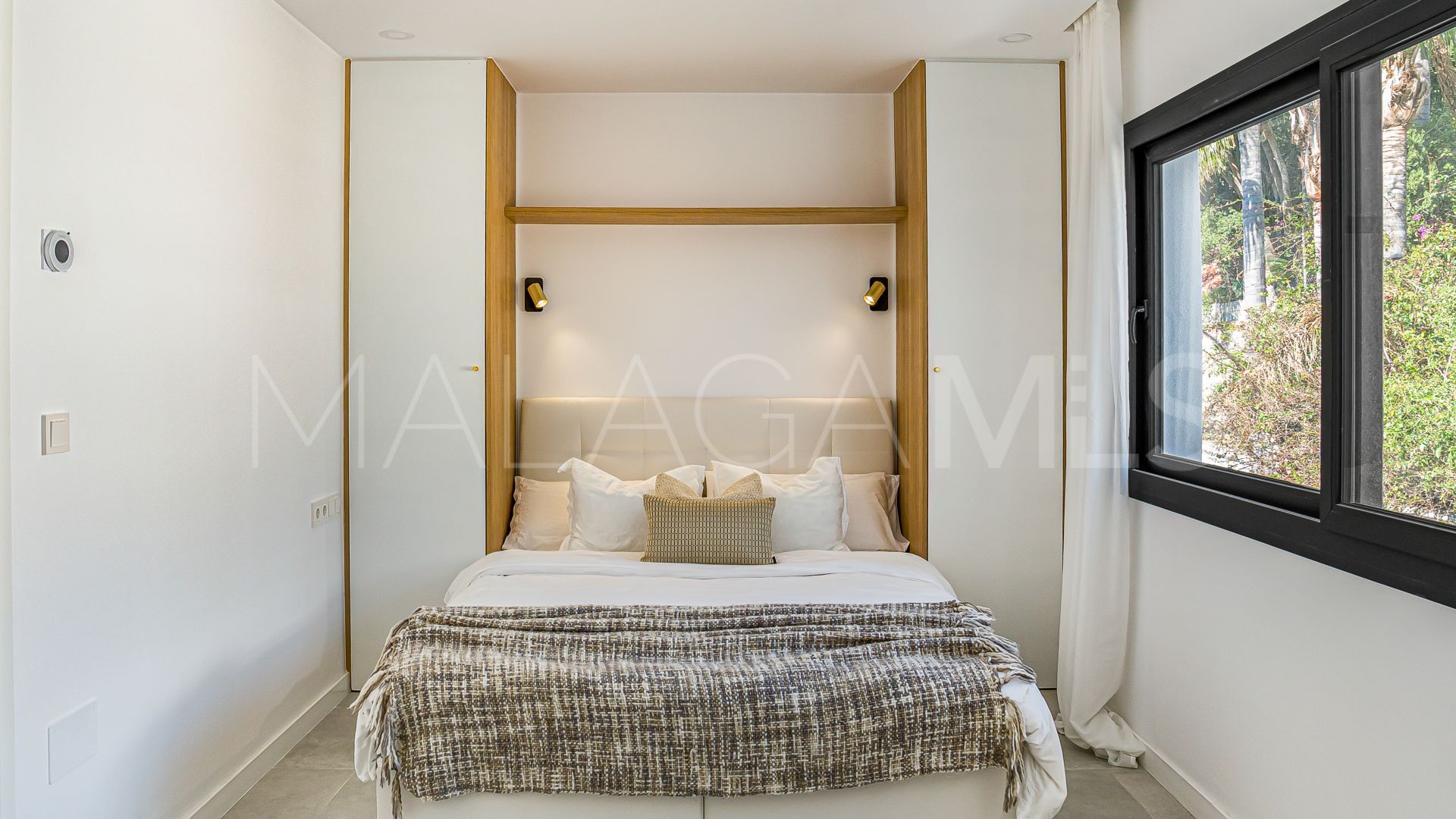 Villa for sale in Nueva Andalucia