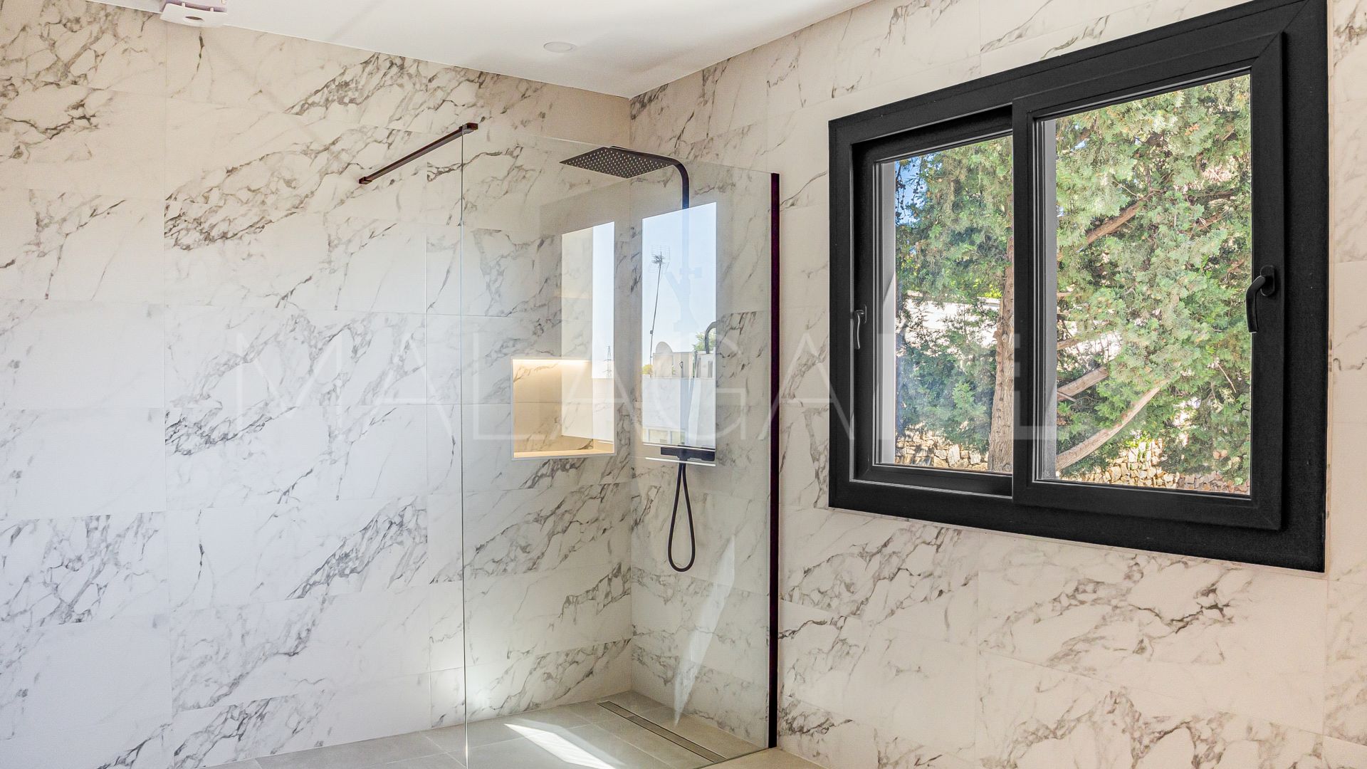 Villa for sale in Nueva Andalucia