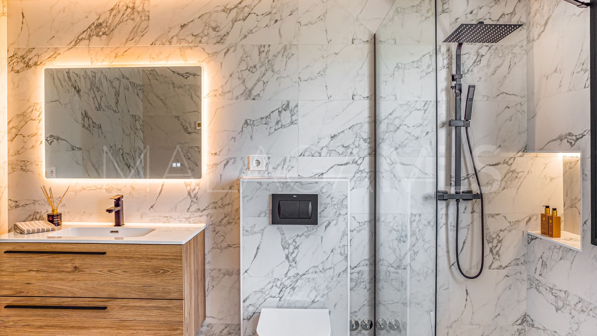 Villa for sale in Nueva Andalucia