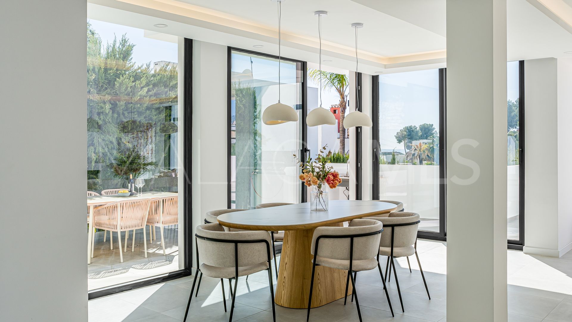 Villa for sale in Nueva Andalucia