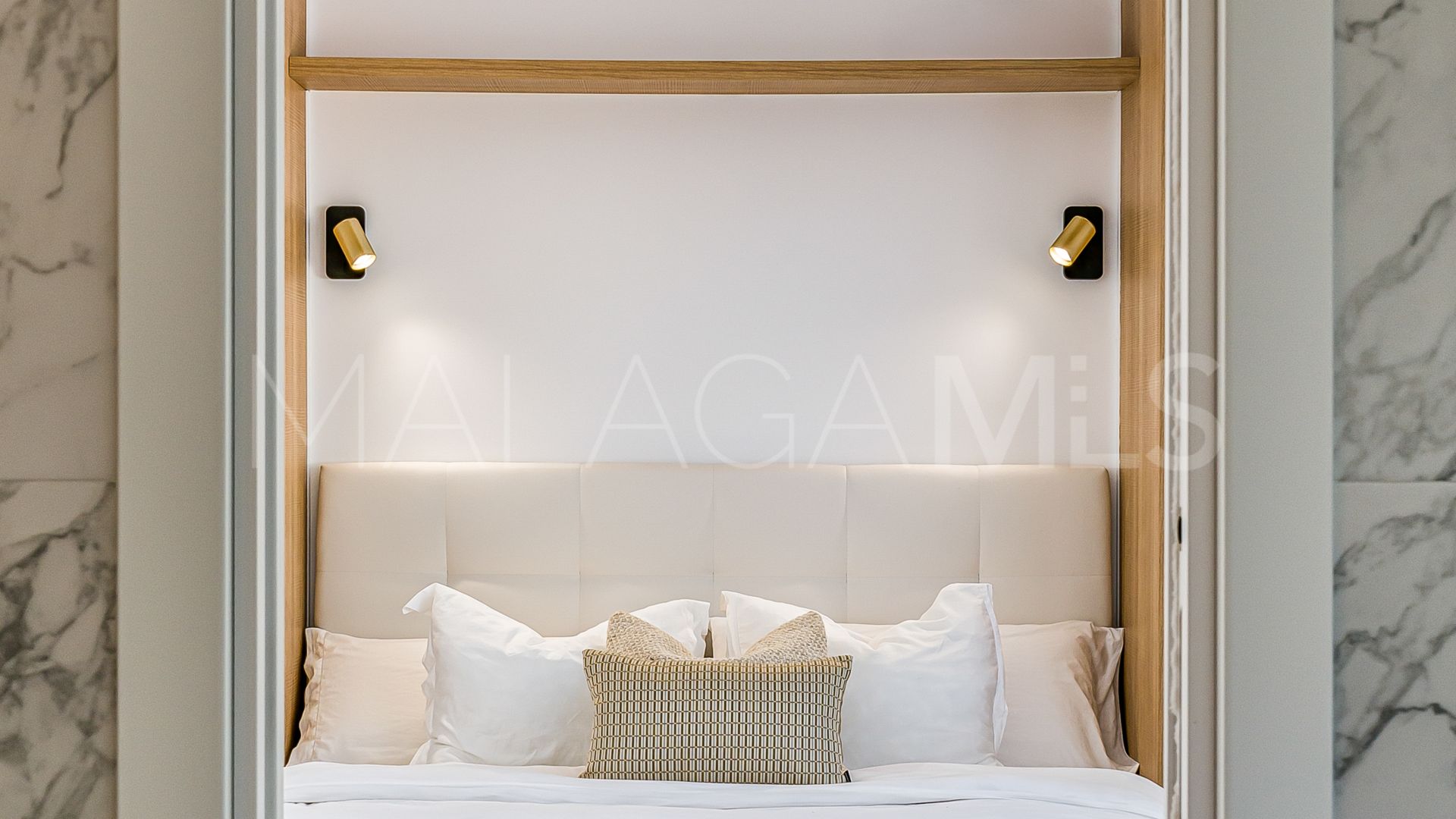 Villa for sale in Nueva Andalucia