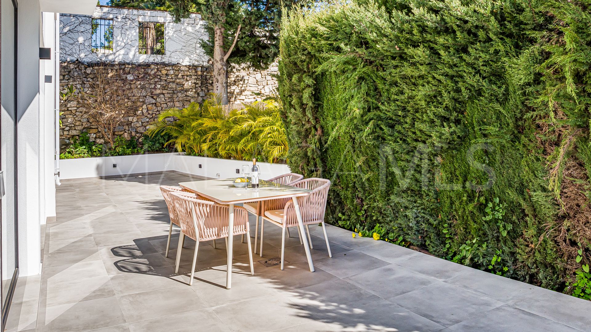 Villa for sale in Nueva Andalucia