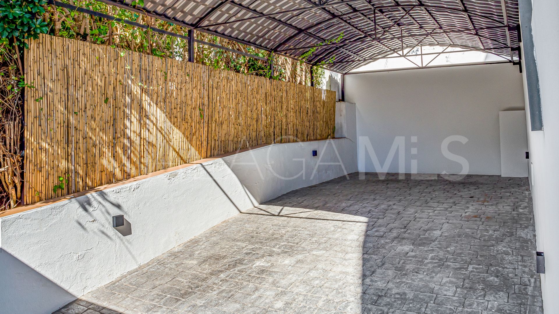 Villa for sale in Nueva Andalucia