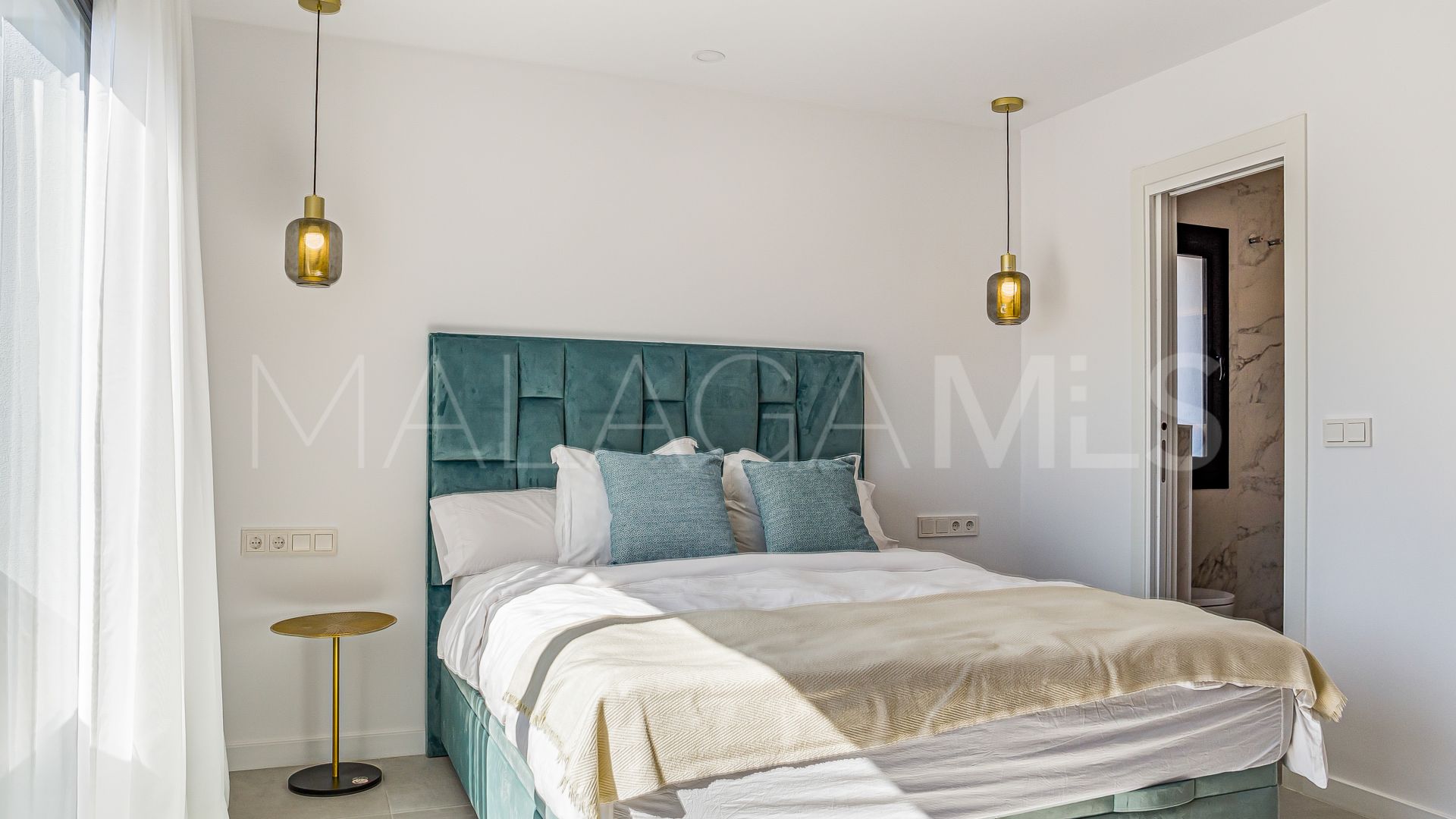 Villa for sale in Nueva Andalucia