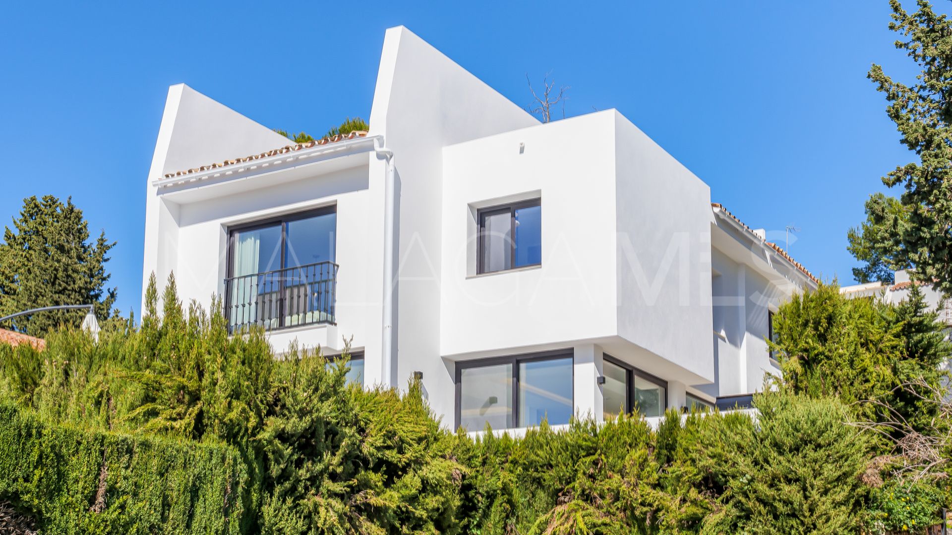 Villa for sale in Nueva Andalucia