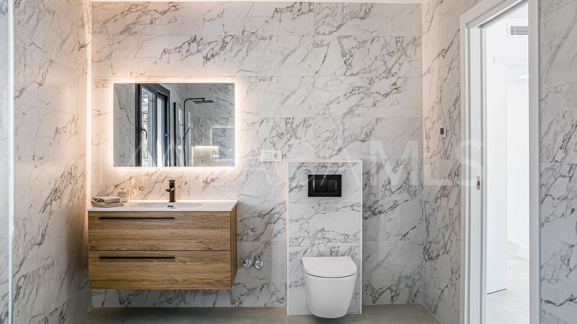 Villa for sale in Nueva Andalucia