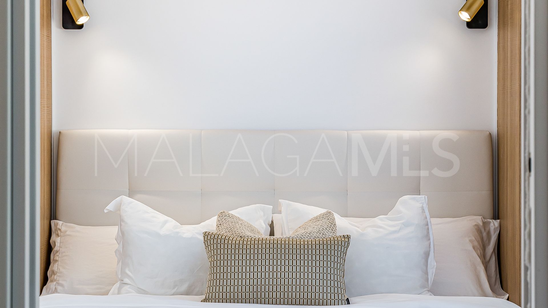 Villa for sale in Nueva Andalucia