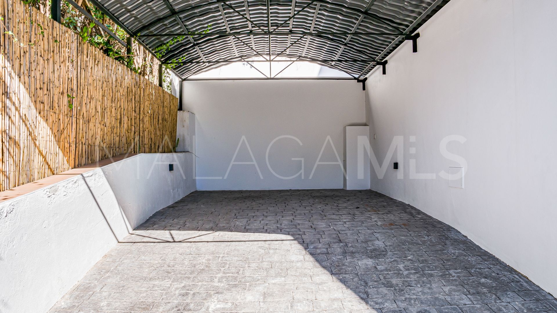 Villa for sale in Nueva Andalucia