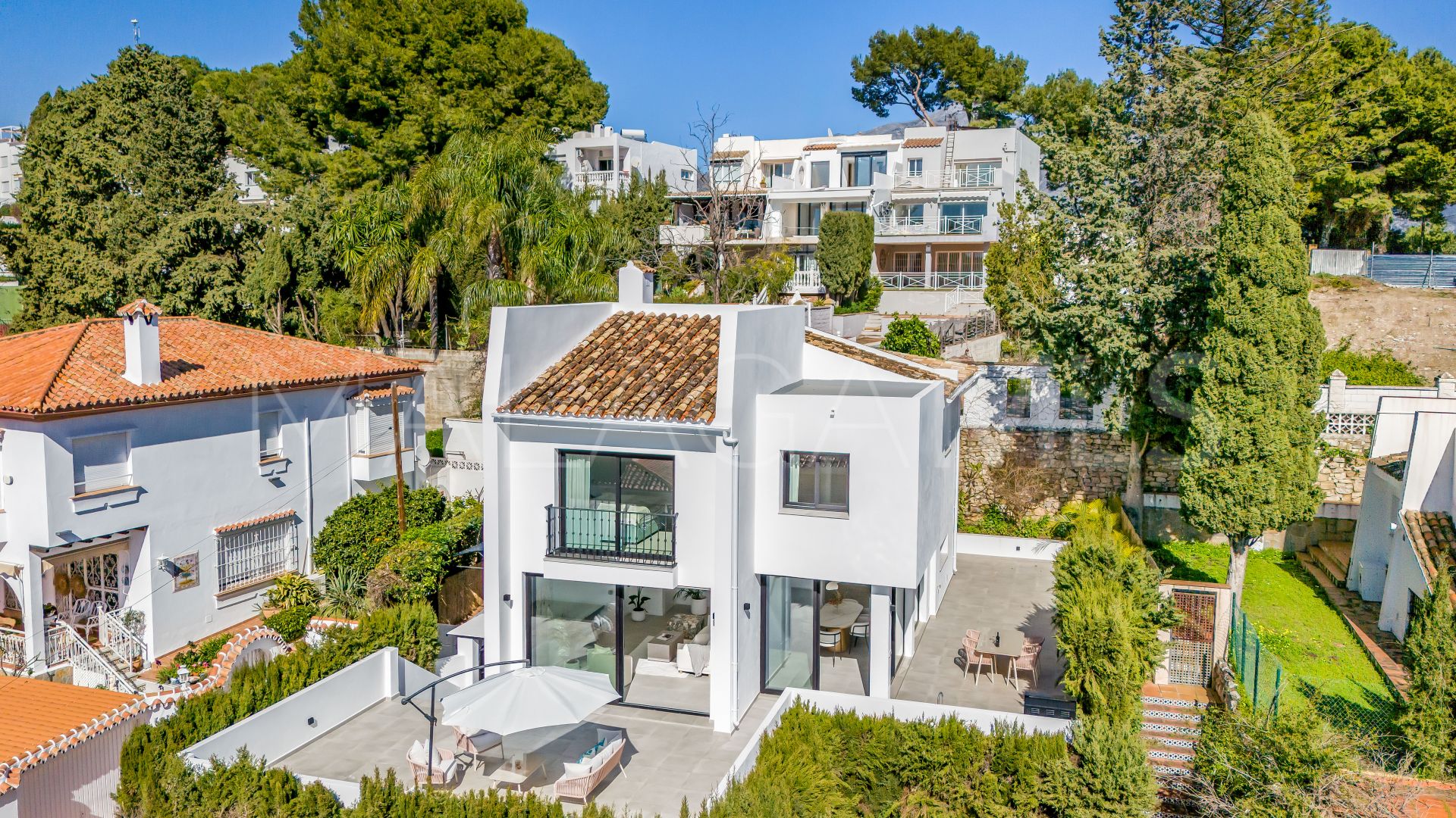 Villa for sale in Nueva Andalucia