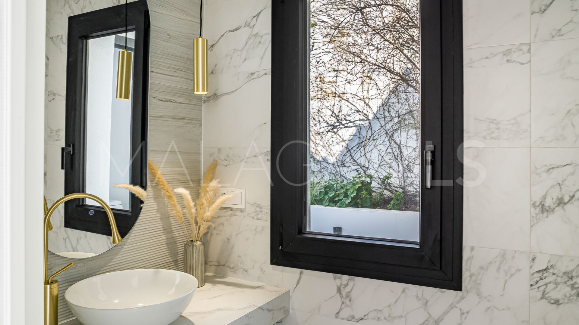 Villa for sale in Nueva Andalucia