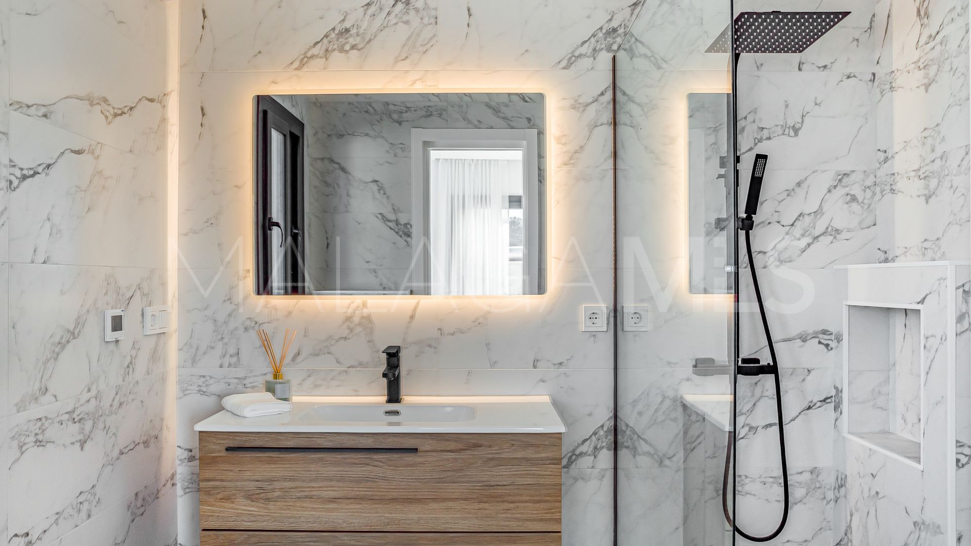 Villa for sale in Nueva Andalucia