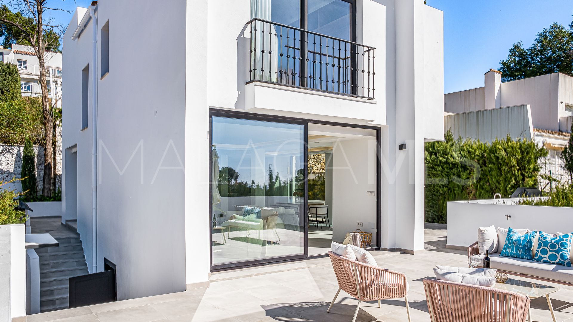 Villa for sale in Nueva Andalucia