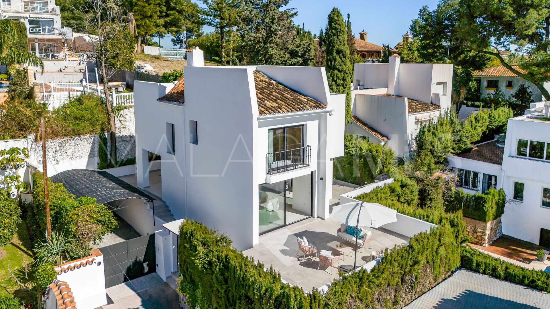 Villa for sale in Nueva Andalucia