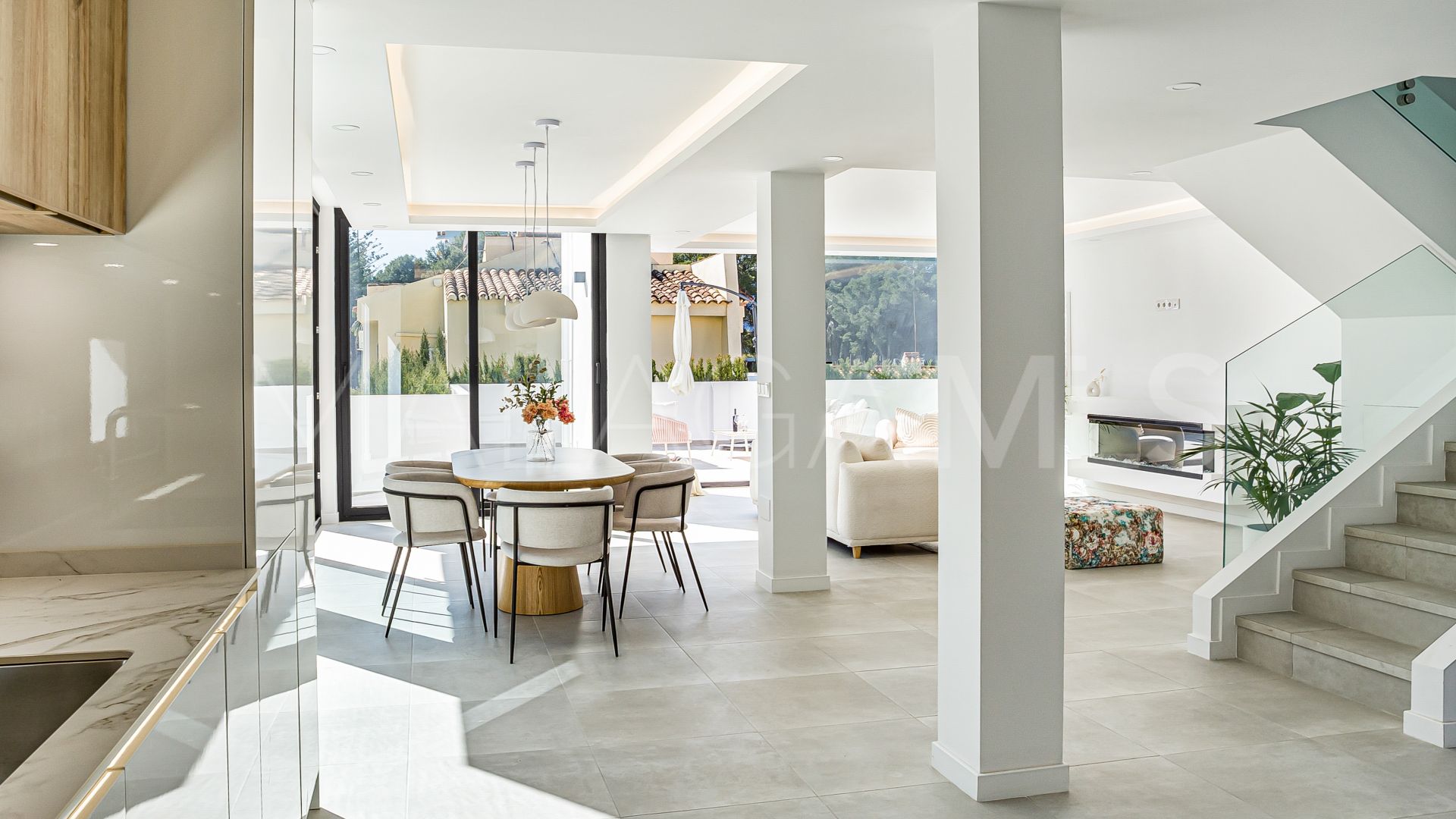 Villa for sale in Nueva Andalucia