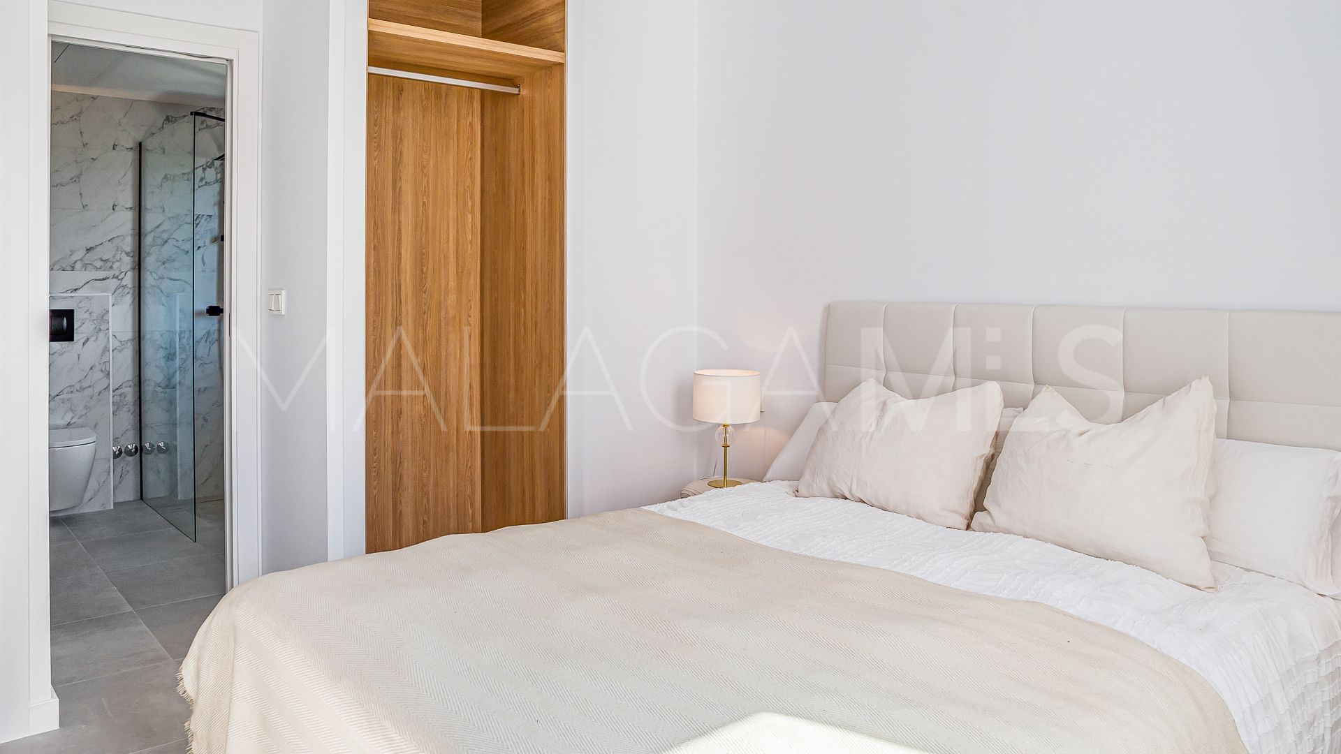 Villa for sale in Nueva Andalucia