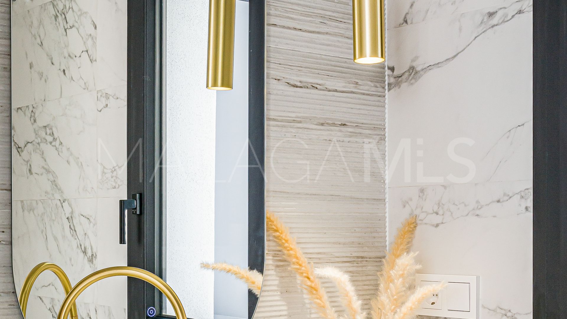 Villa for sale in Nueva Andalucia