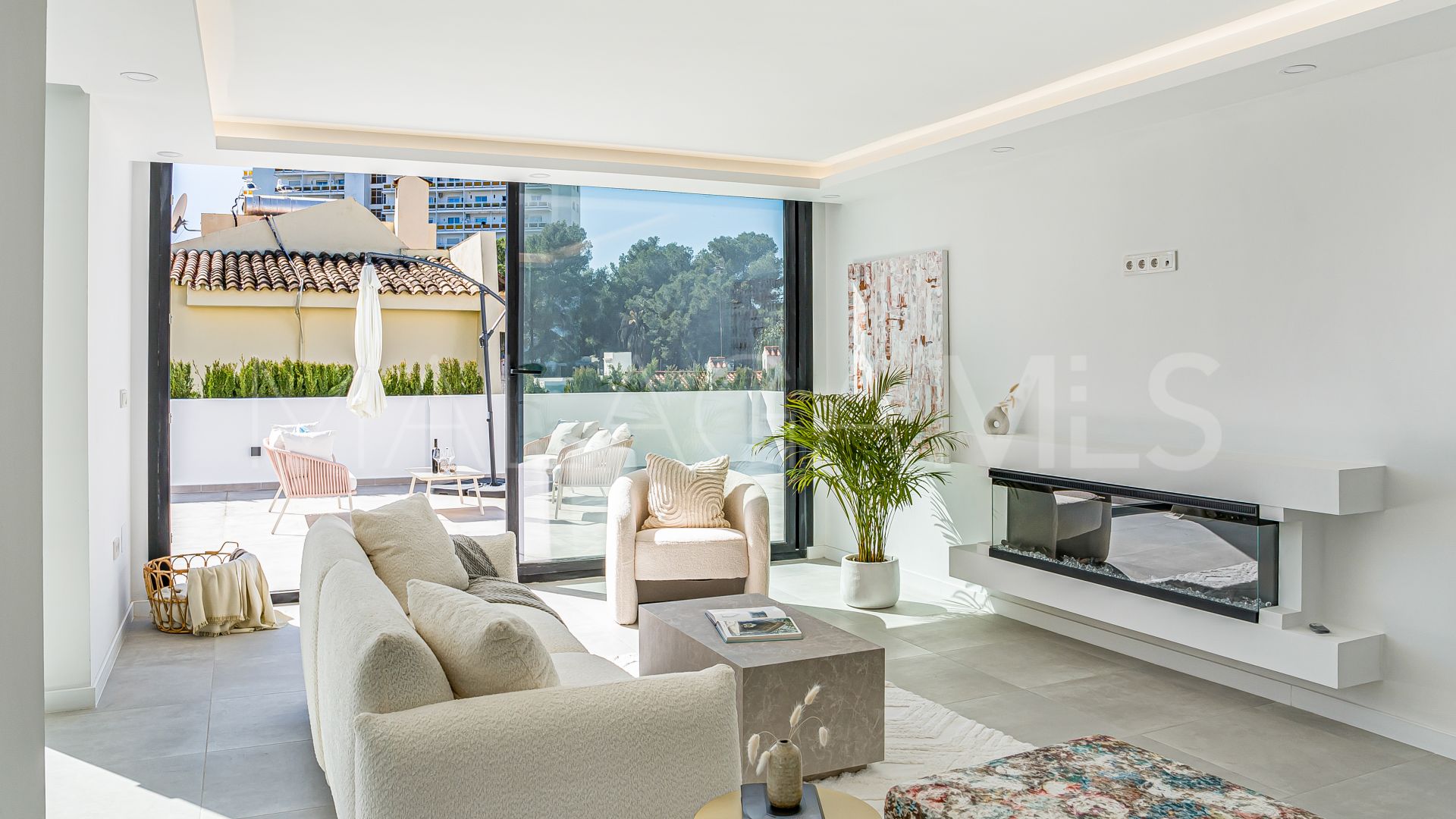 Villa for sale in Nueva Andalucia