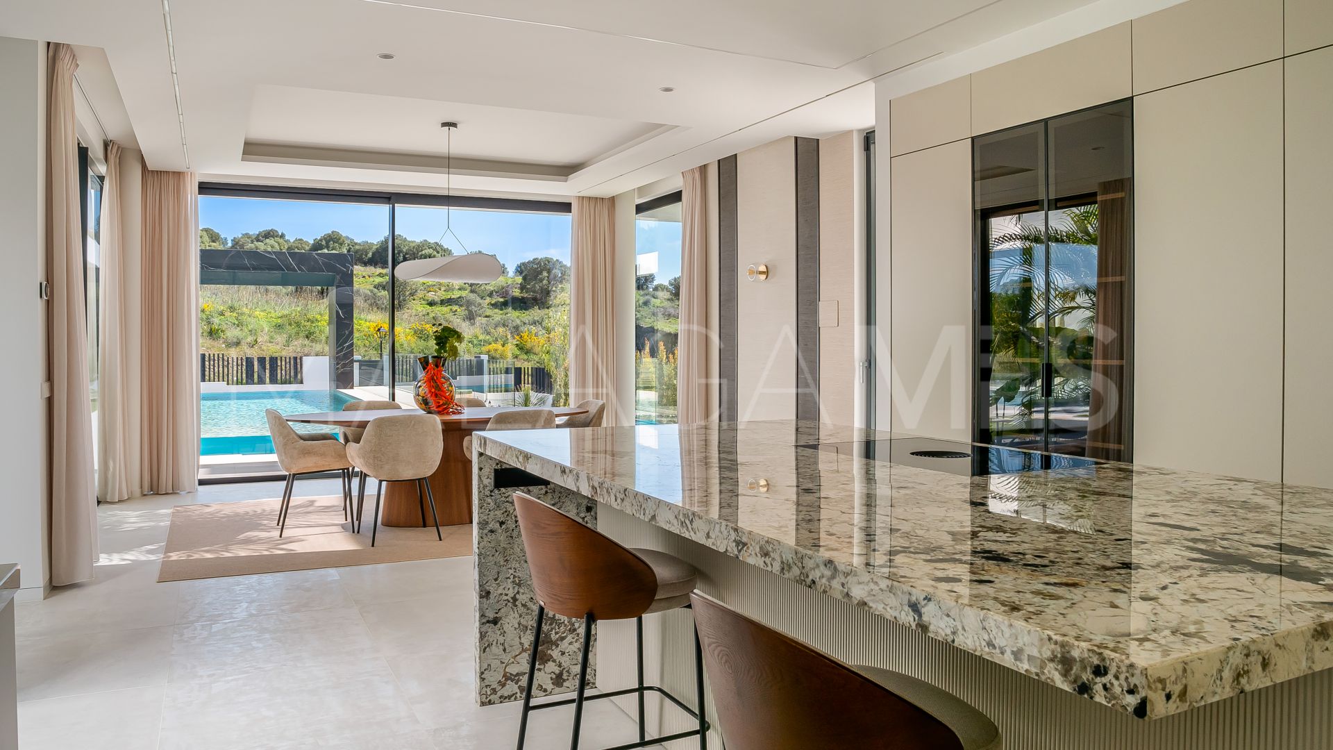 Villa for sale in Paraiso Alto