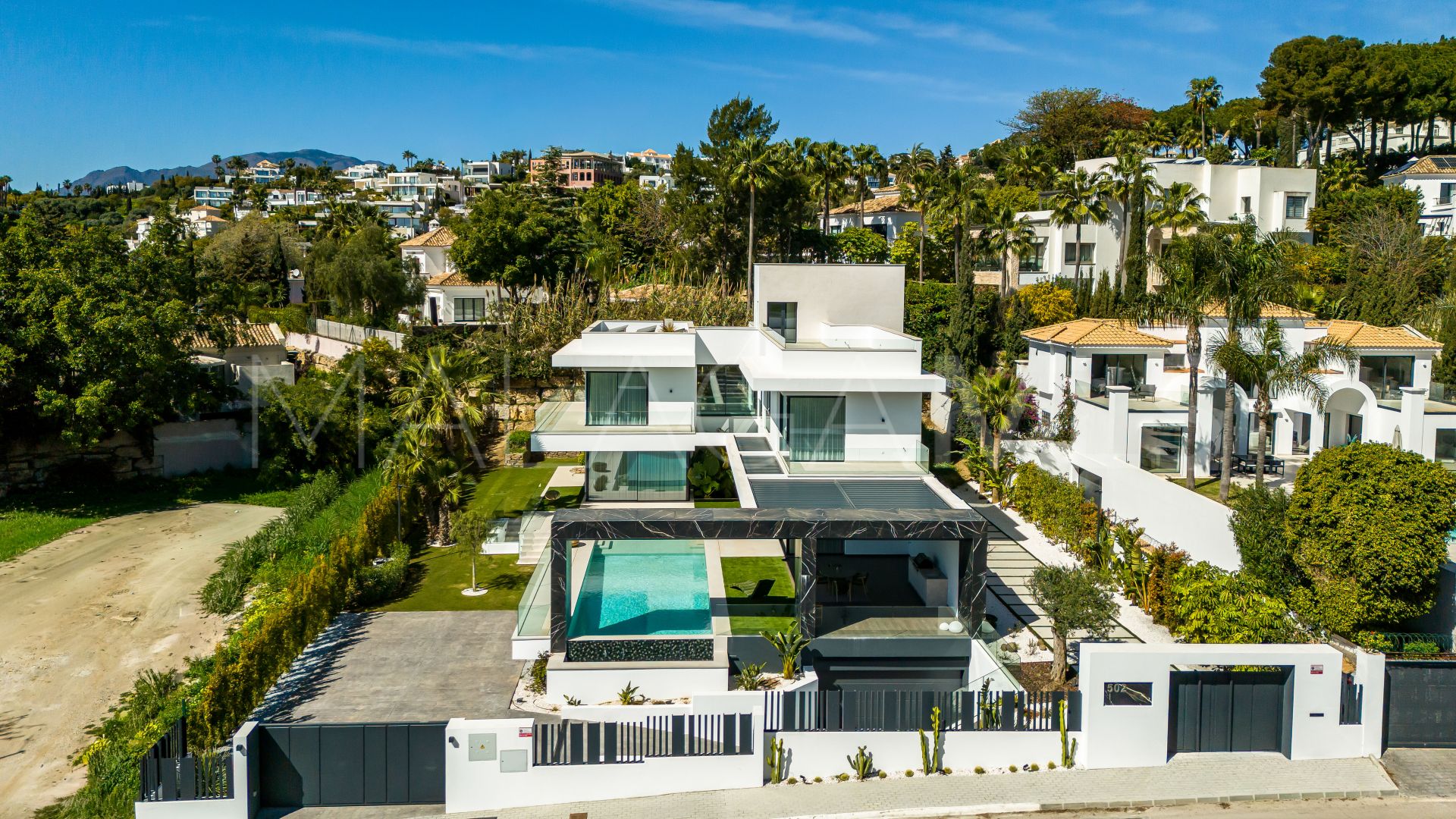 Villa for sale in Paraiso Alto