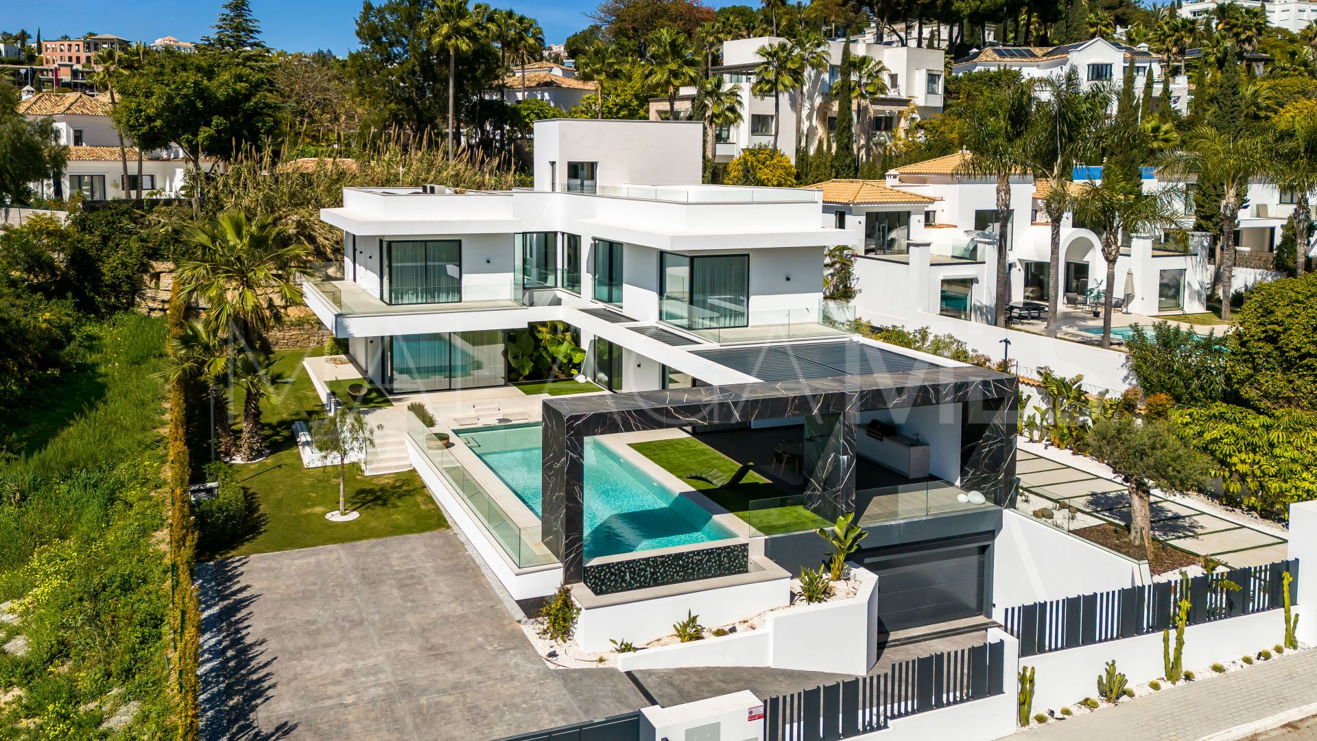 Villa for sale in Paraiso Alto