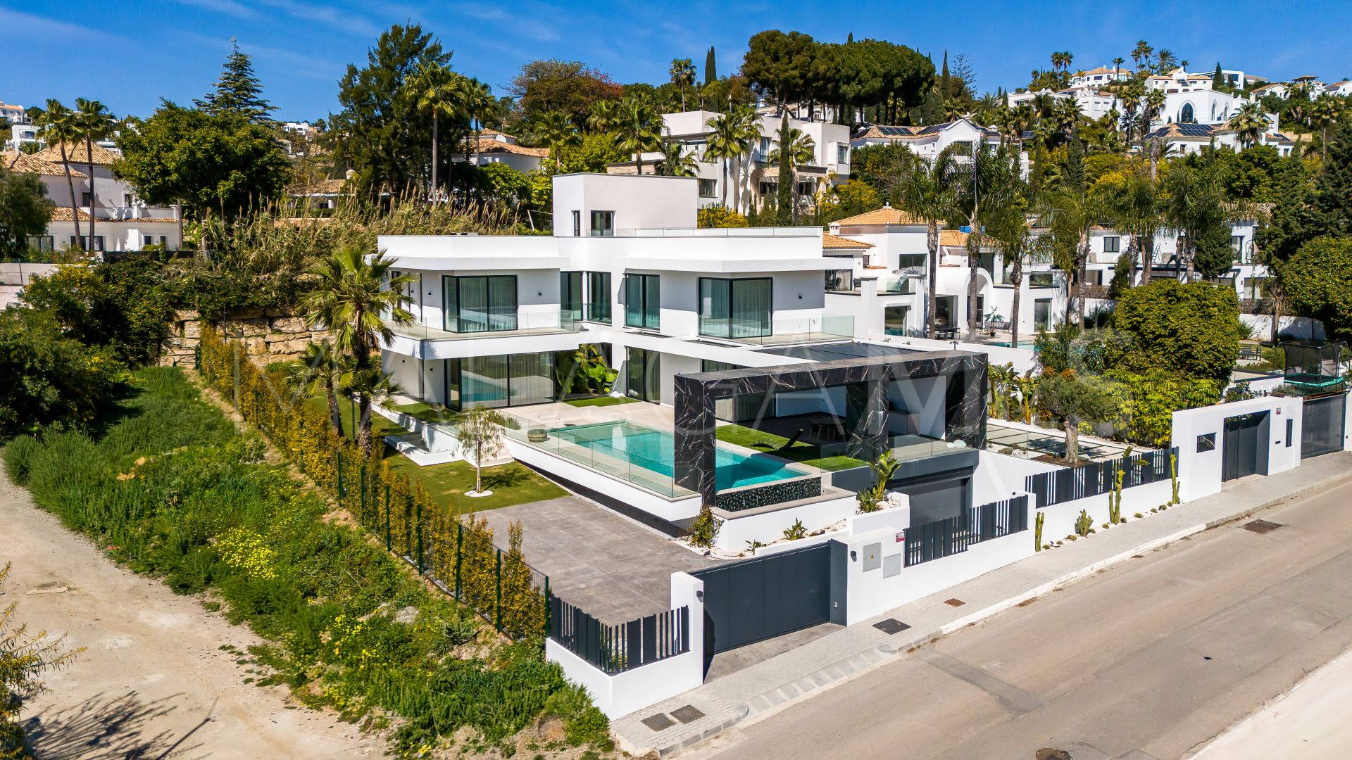 Villa for sale in Paraiso Alto