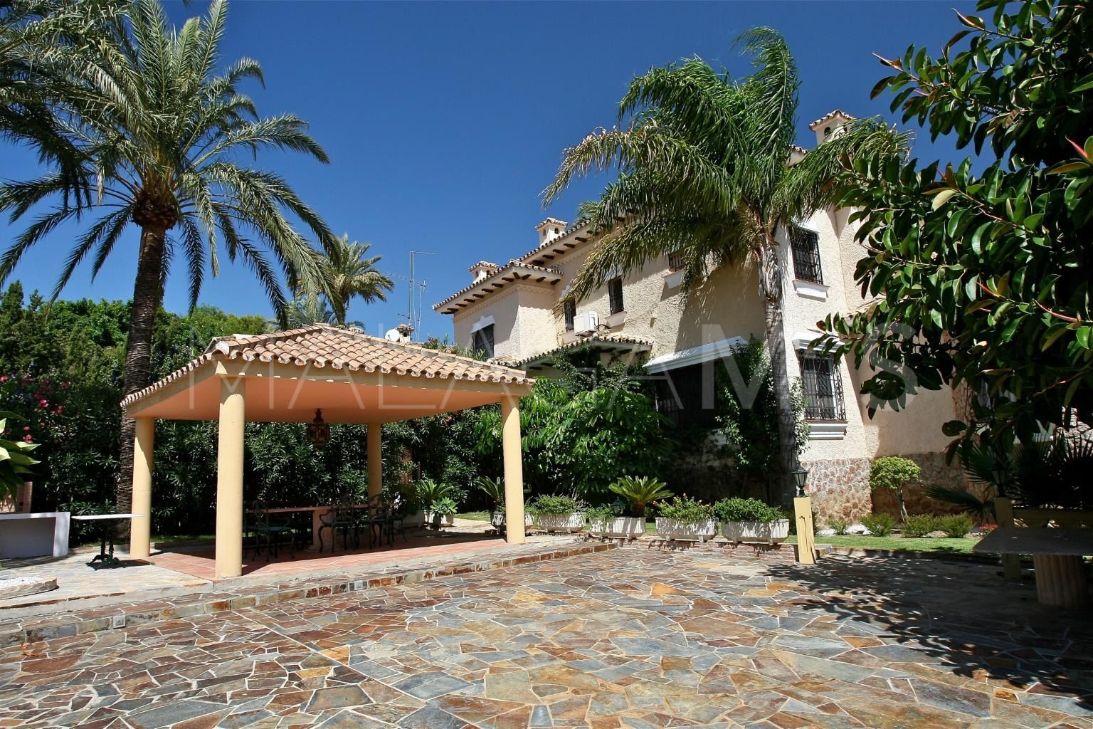 Herrenhaus for sale in New Golden Mile