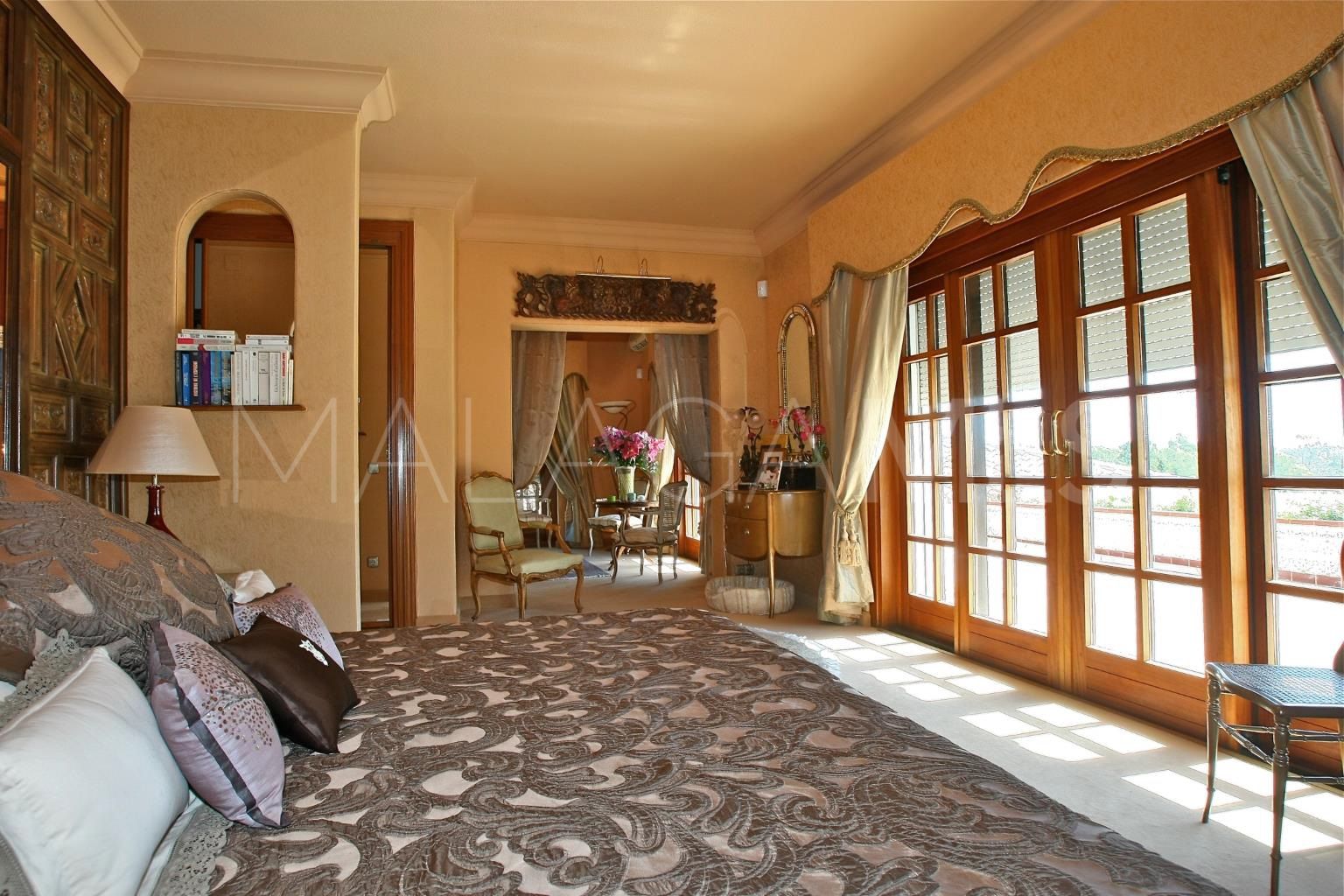Herrenhaus for sale in New Golden Mile