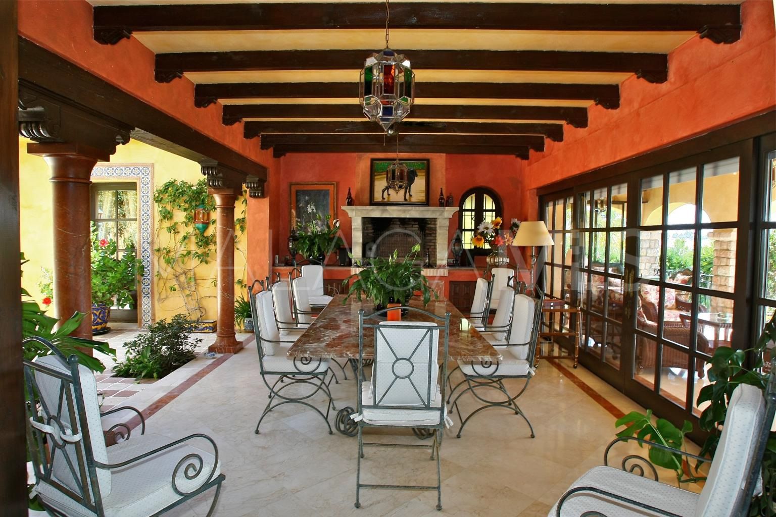 Herrenhaus for sale in New Golden Mile