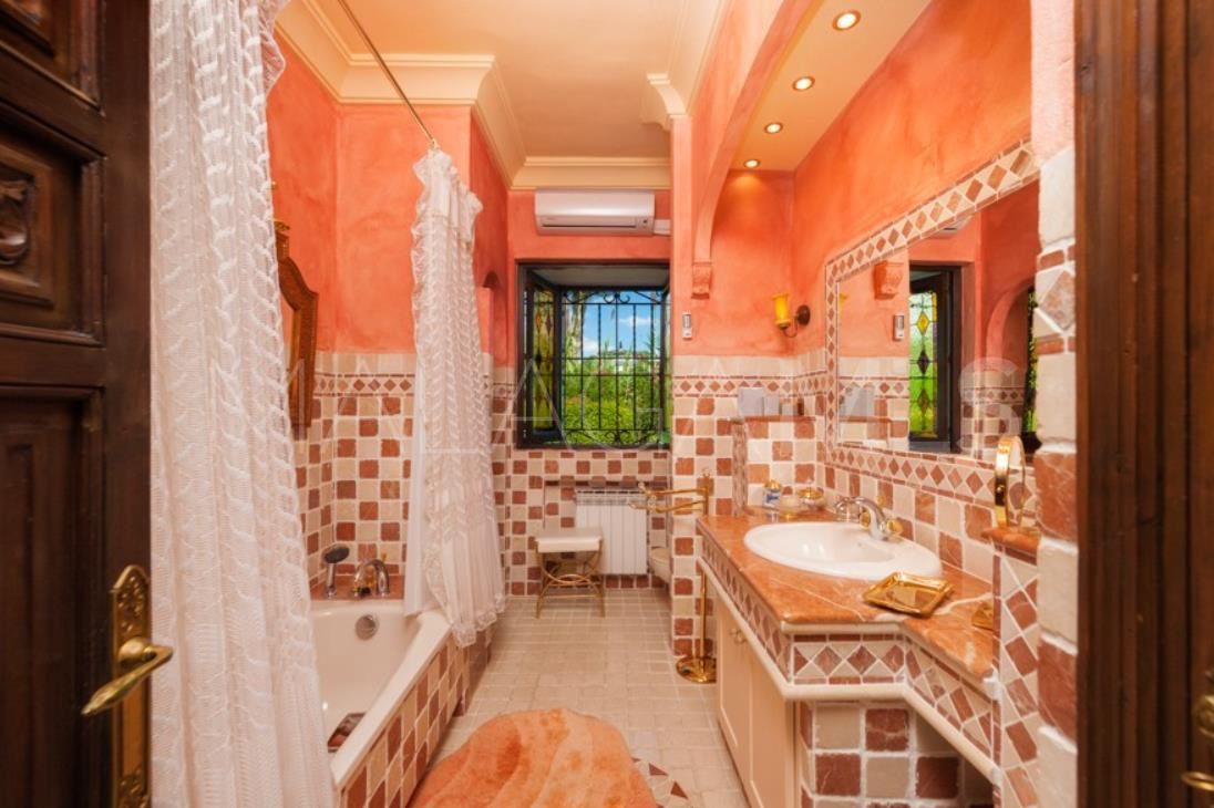 Herrenhaus for sale in New Golden Mile
