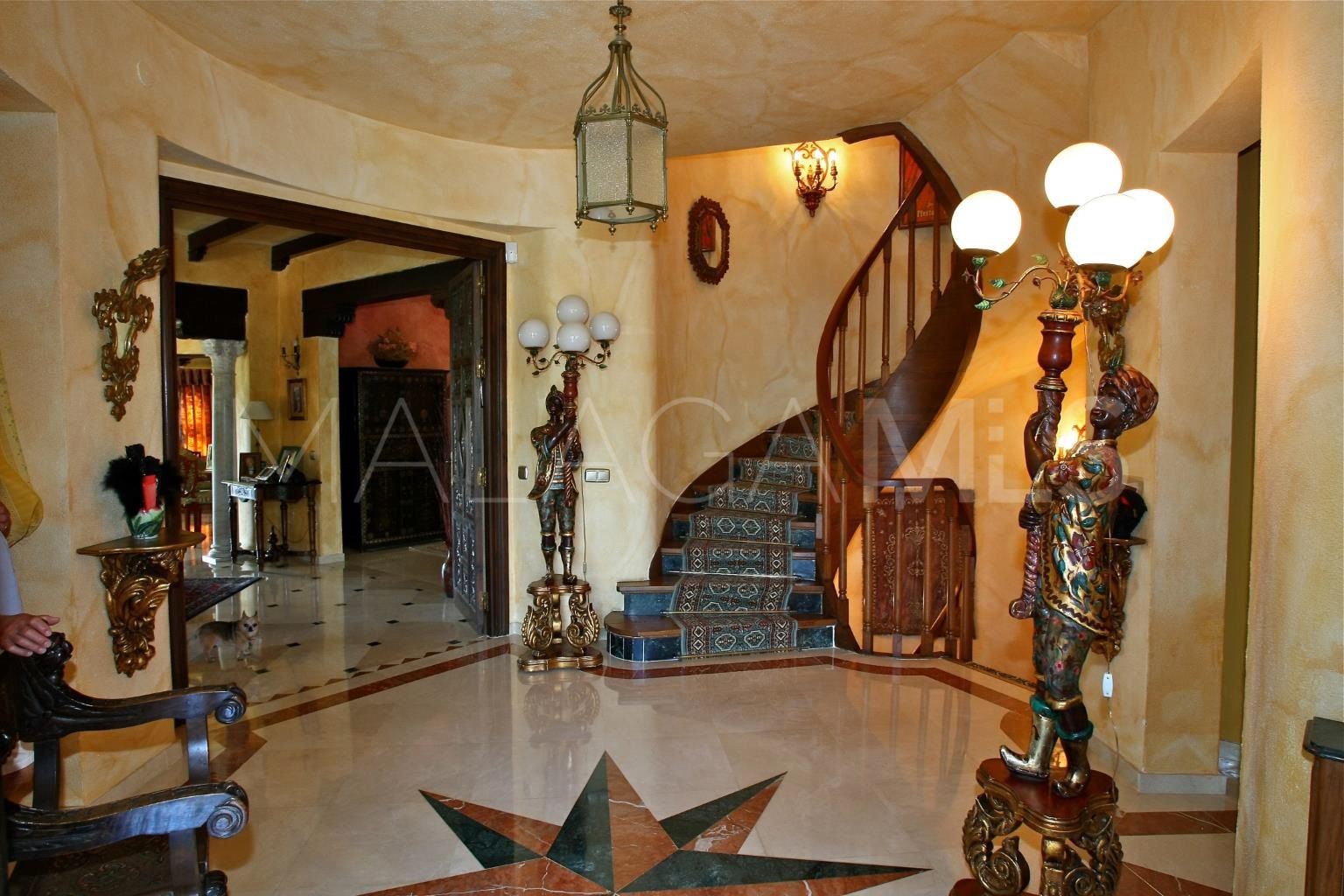 Herrenhaus for sale in New Golden Mile