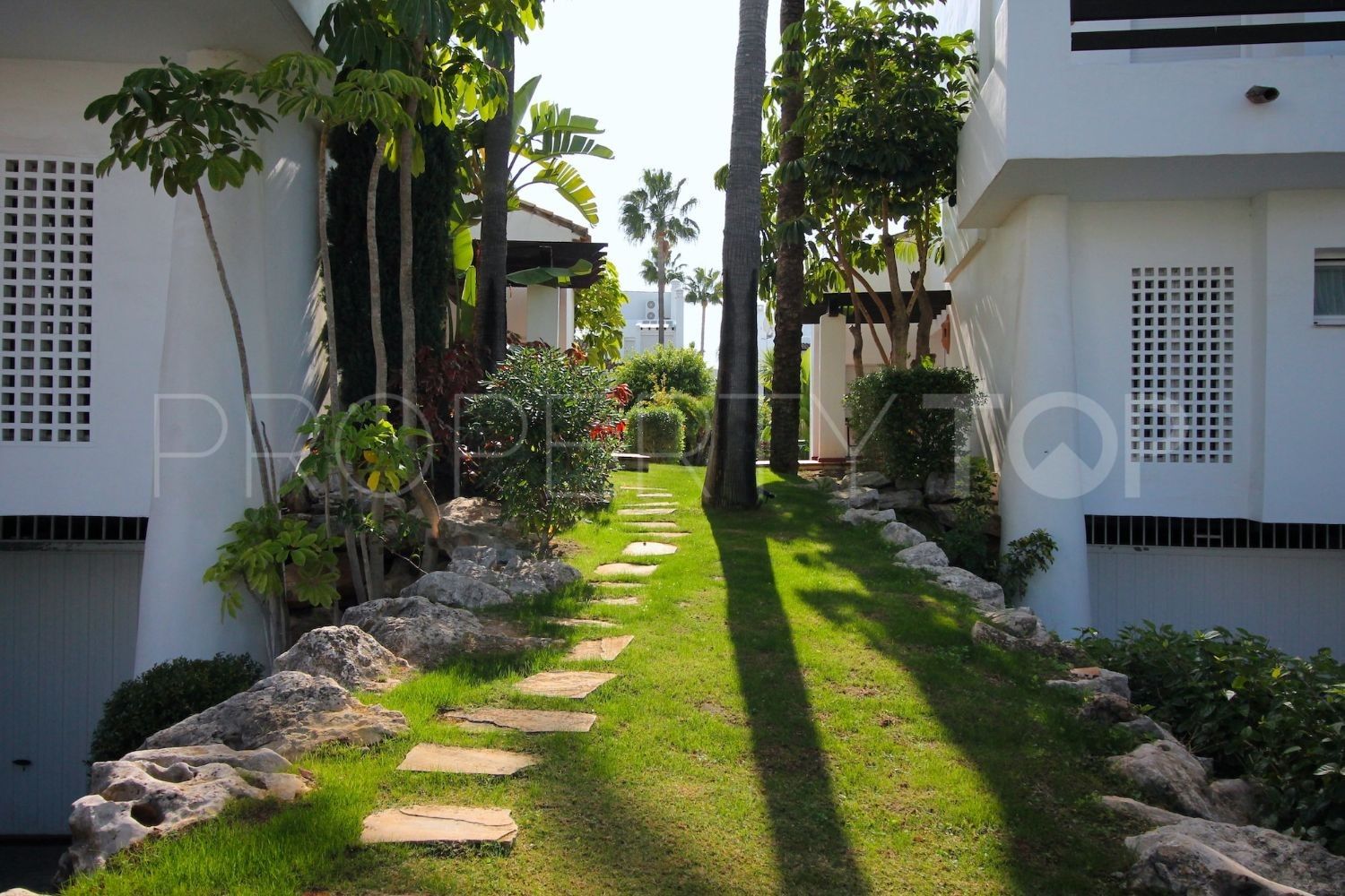 Town house for sale in Beach Side New Golden Mile