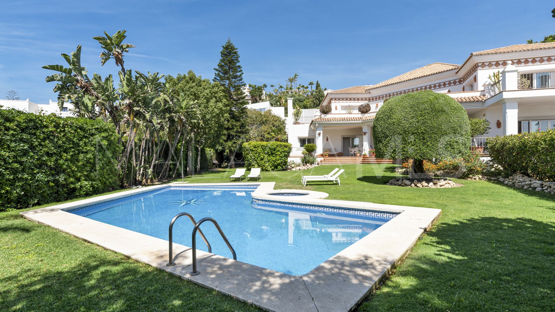 Villa a la venta de 6 bedrooms in New Golden Mile