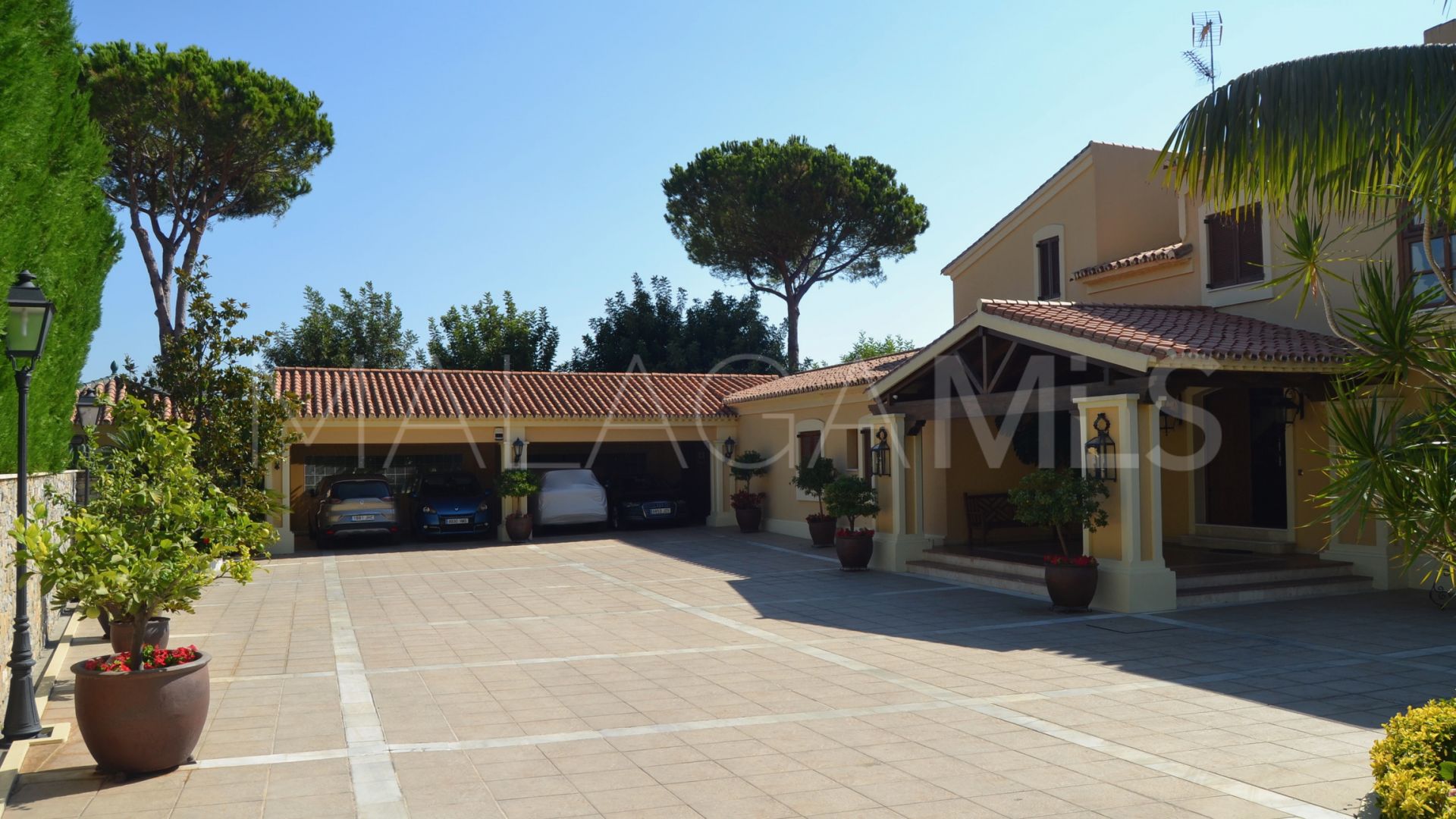 Villa de 4 bedrooms for sale in New Golden Mile