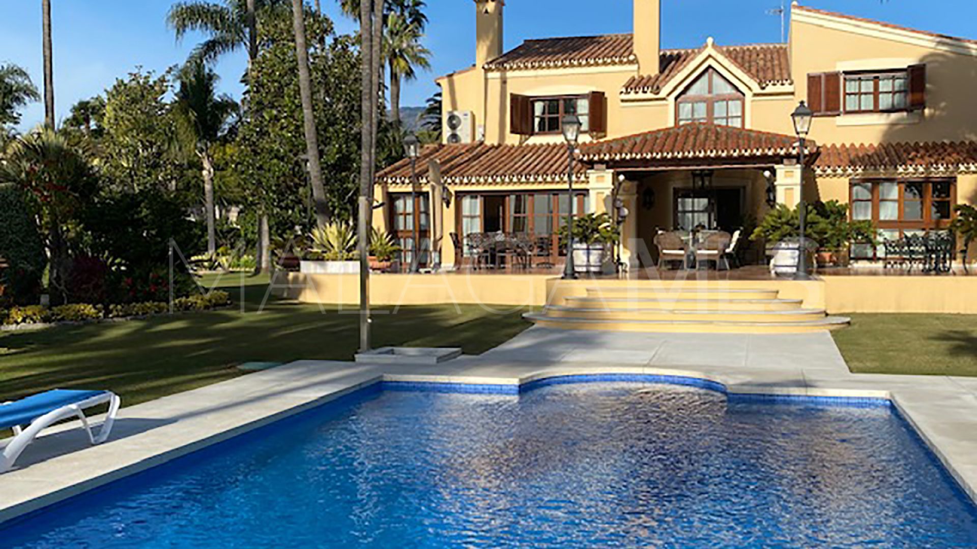 Villa for sale in New Golden Mile