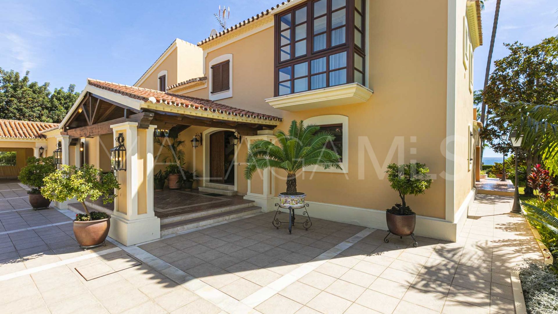 Villa for sale de 5 bedrooms in New Golden Mile