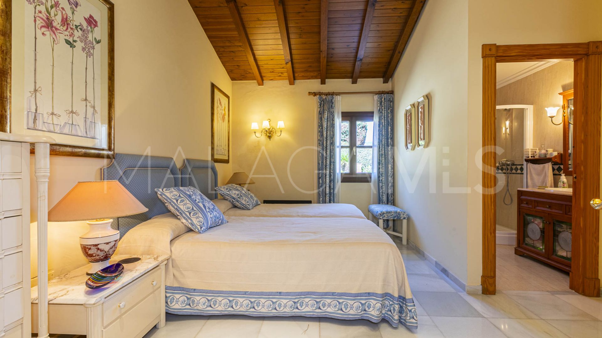 Villa for sale de 5 bedrooms in New Golden Mile