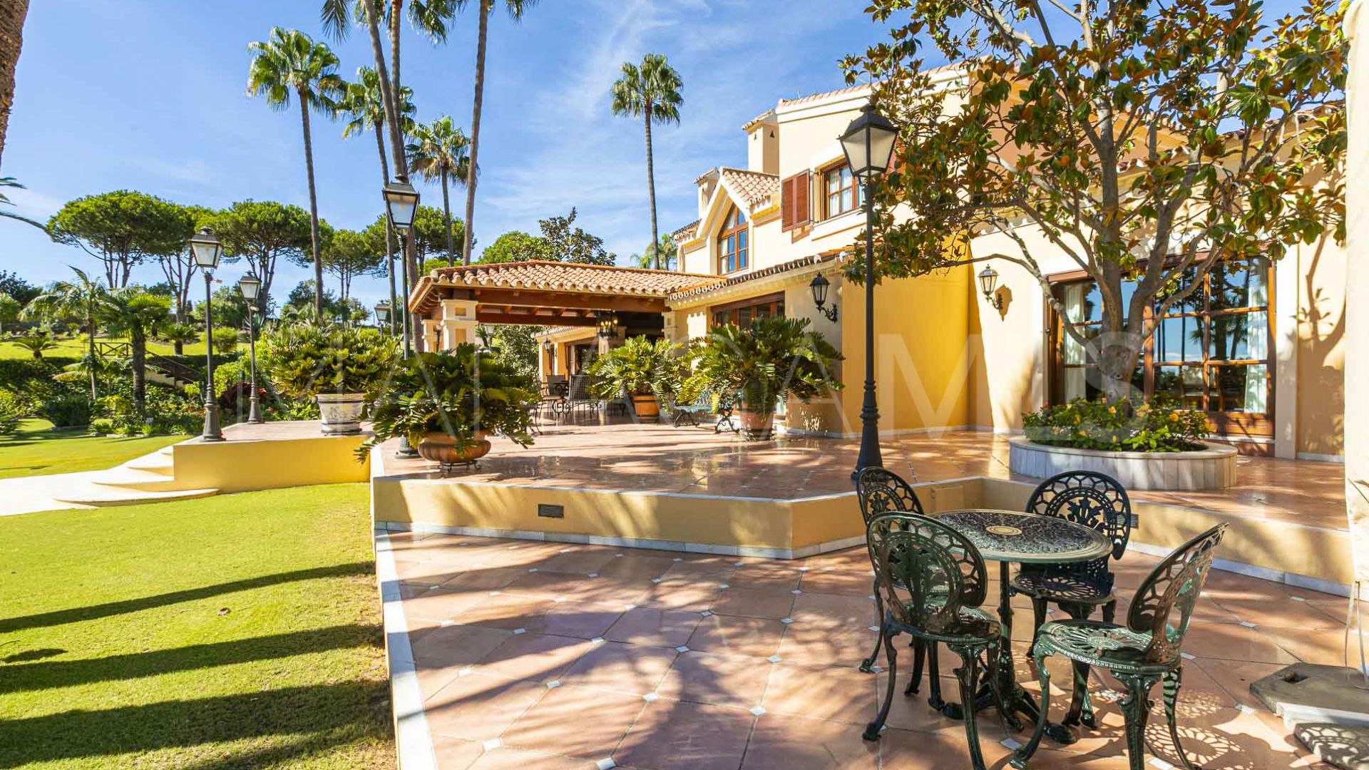 Villa for sale de 5 bedrooms in New Golden Mile