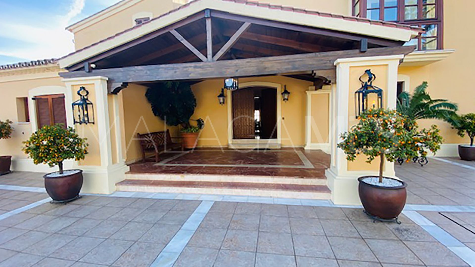 Villa de 4 bedrooms for sale in New Golden Mile