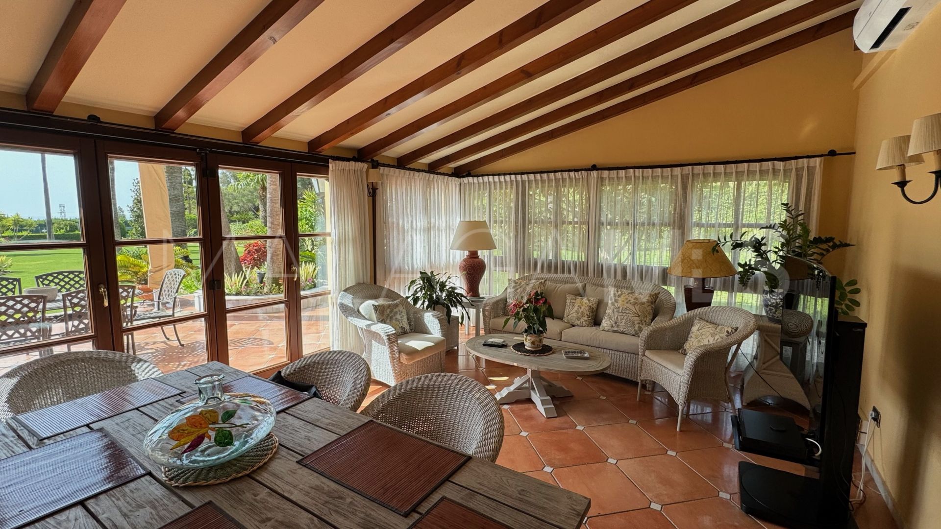 Villa de 4 bedrooms for sale in New Golden Mile