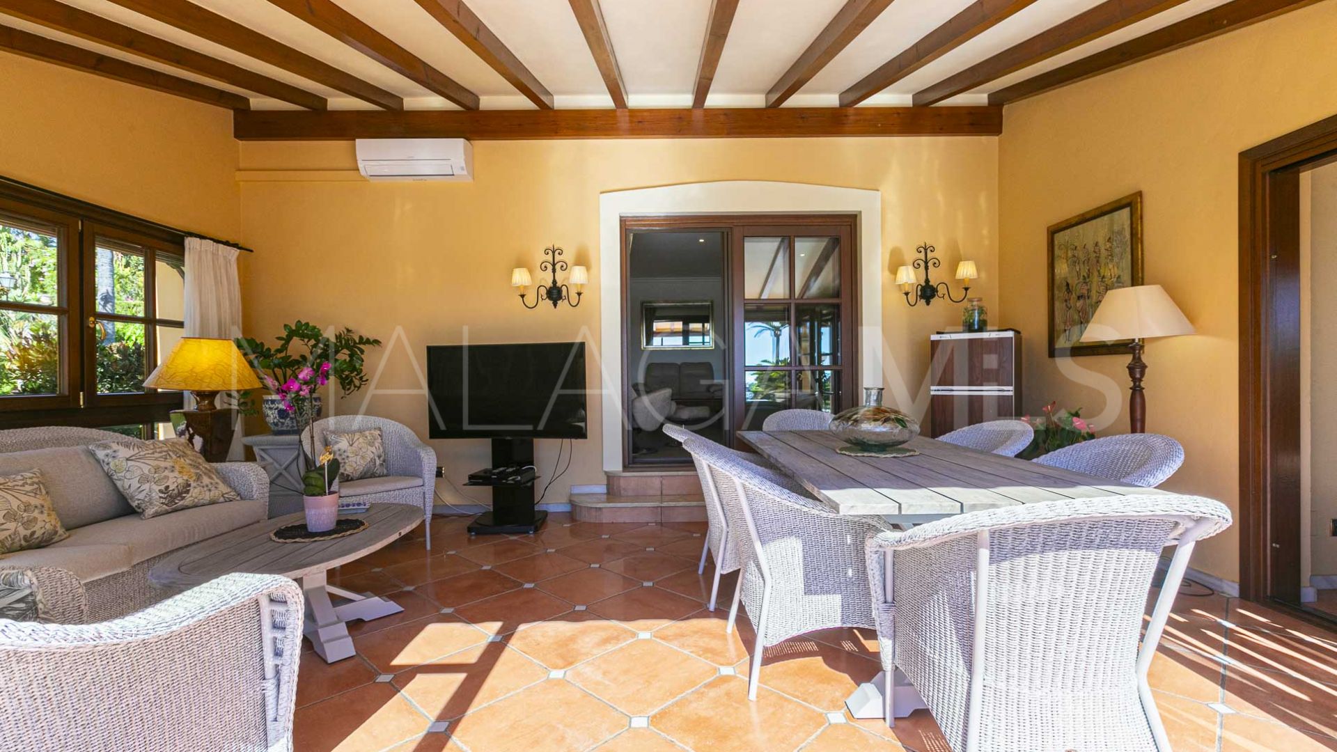 Villa for sale de 5 bedrooms in New Golden Mile