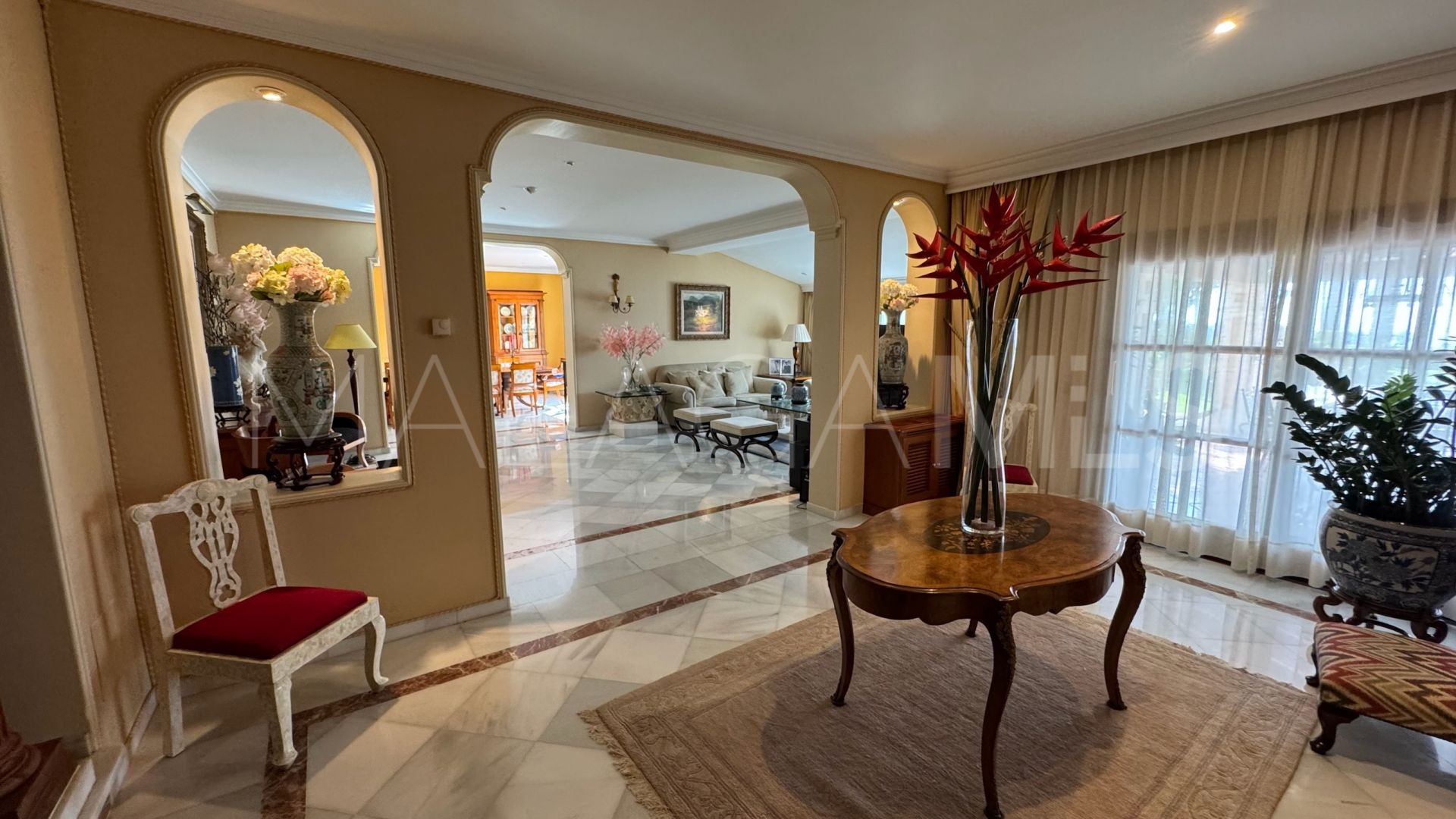 Villa de 4 bedrooms for sale in New Golden Mile