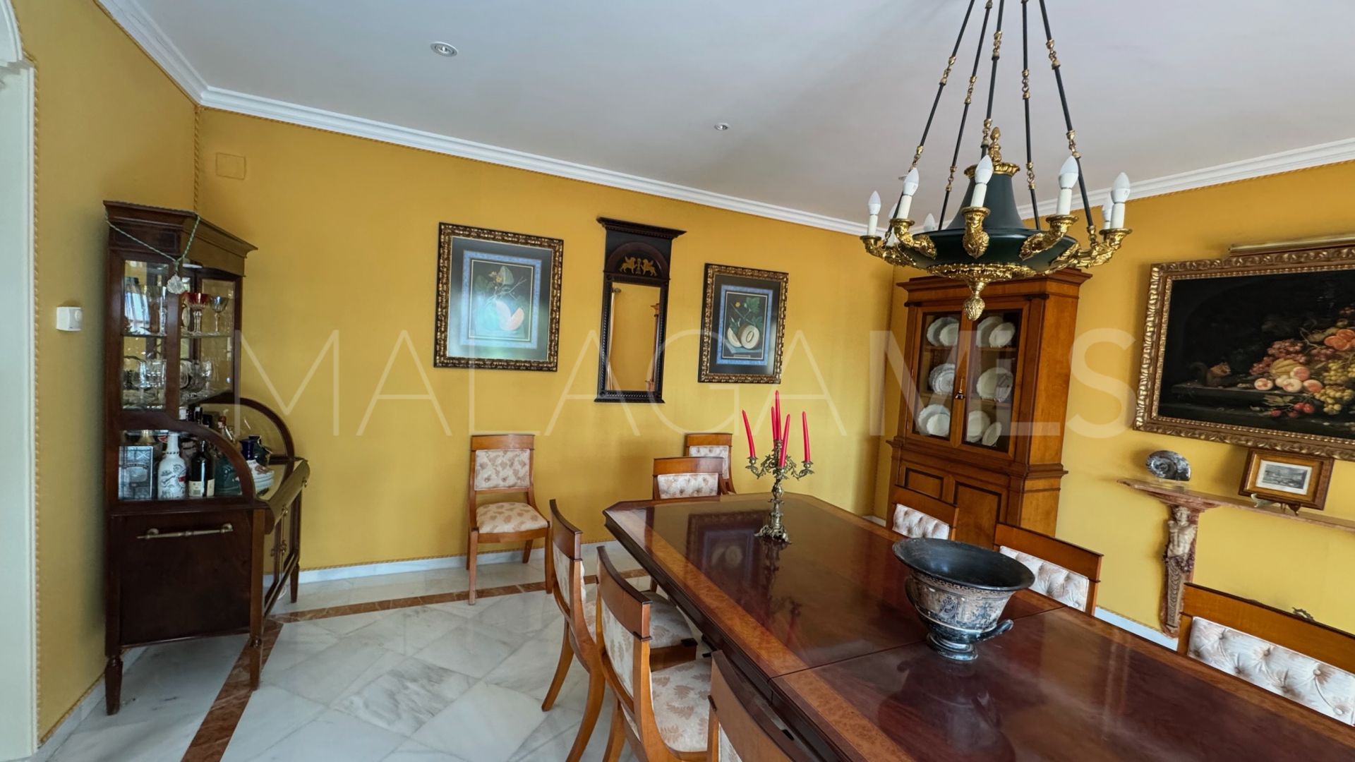 Villa de 4 bedrooms for sale in New Golden Mile