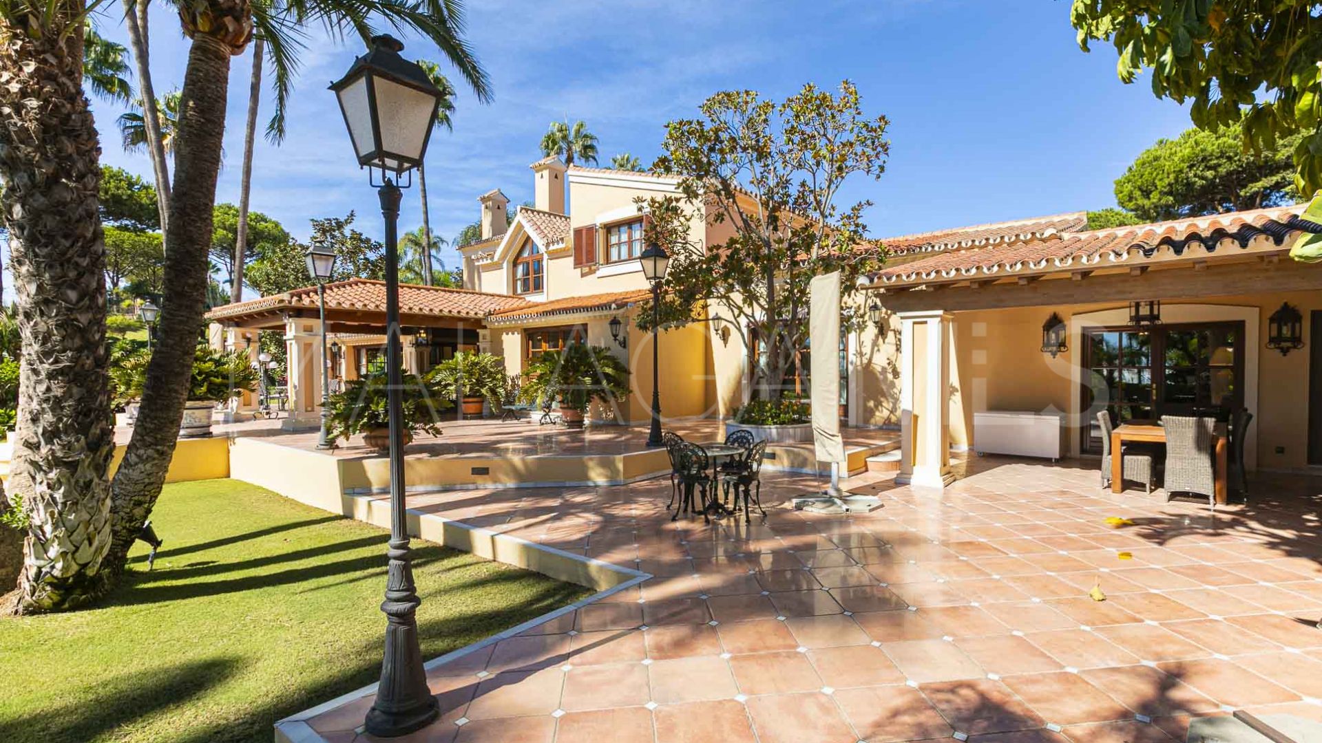 Villa for sale de 5 bedrooms in New Golden Mile