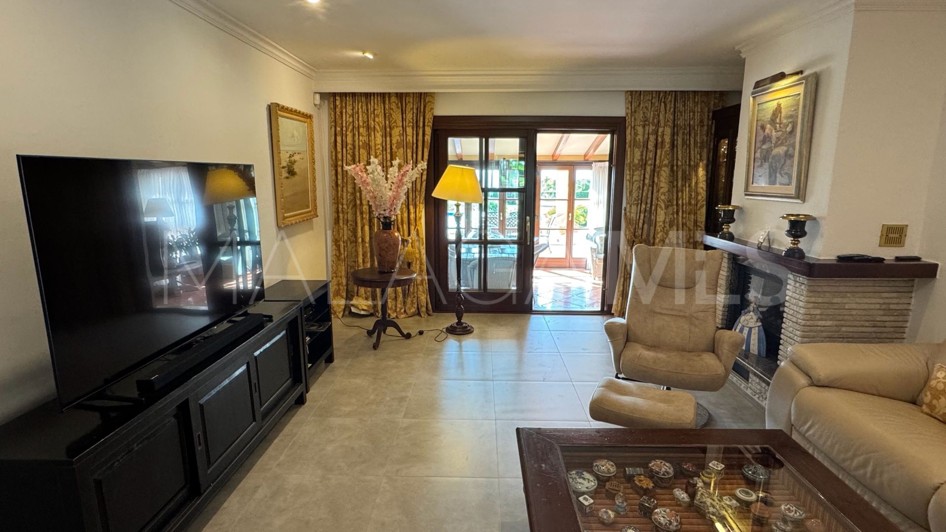 Villa de 4 bedrooms for sale in New Golden Mile