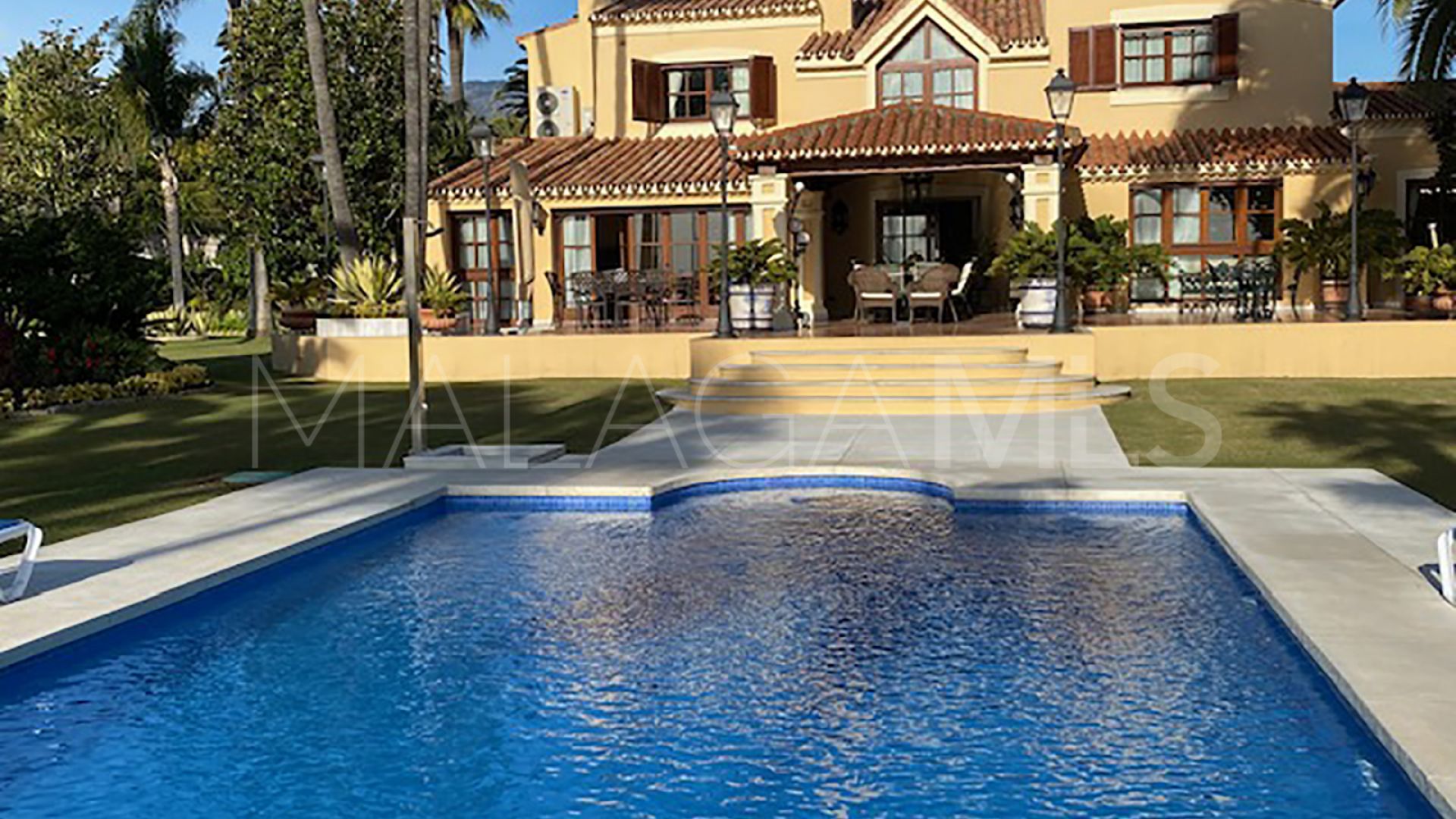 Villa for sale in New Golden Mile