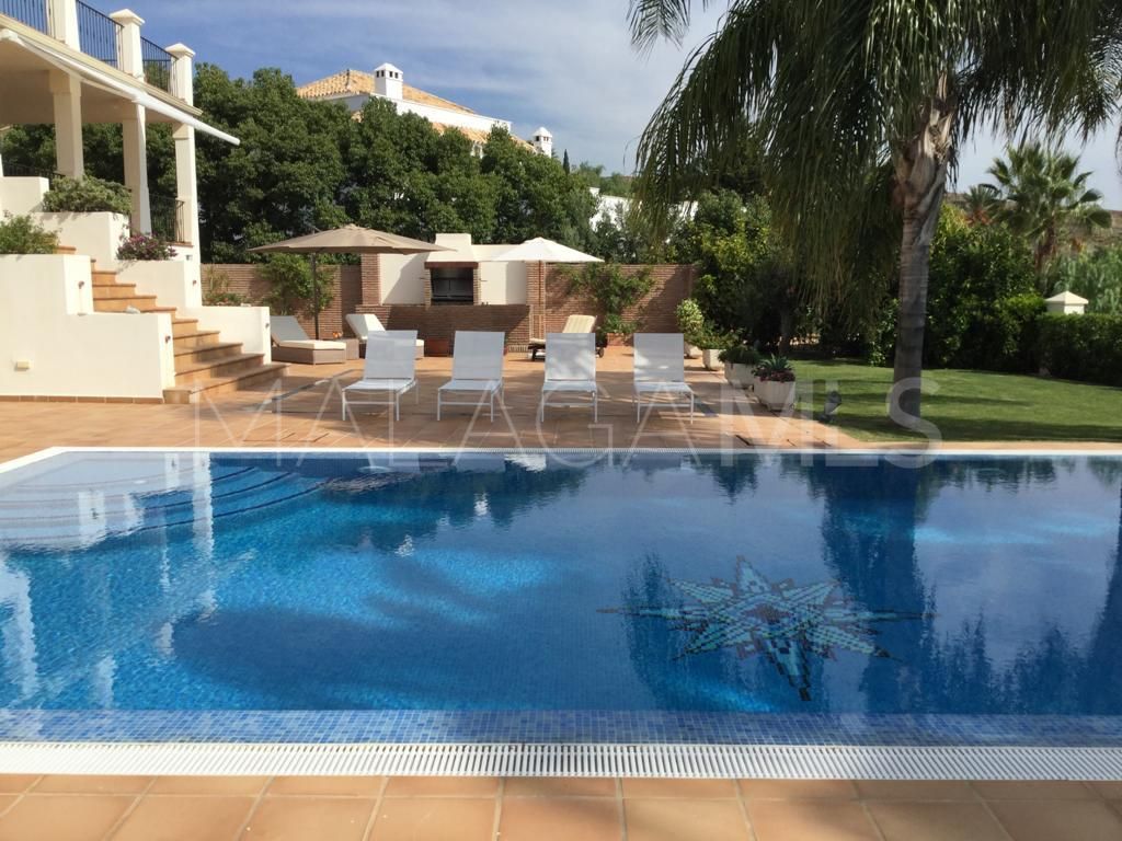 Villa for sale in New Golden Mile