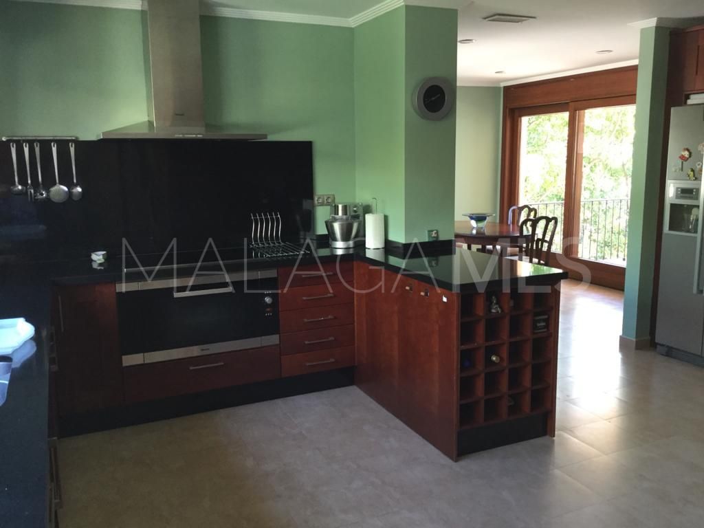 Villa for sale in New Golden Mile