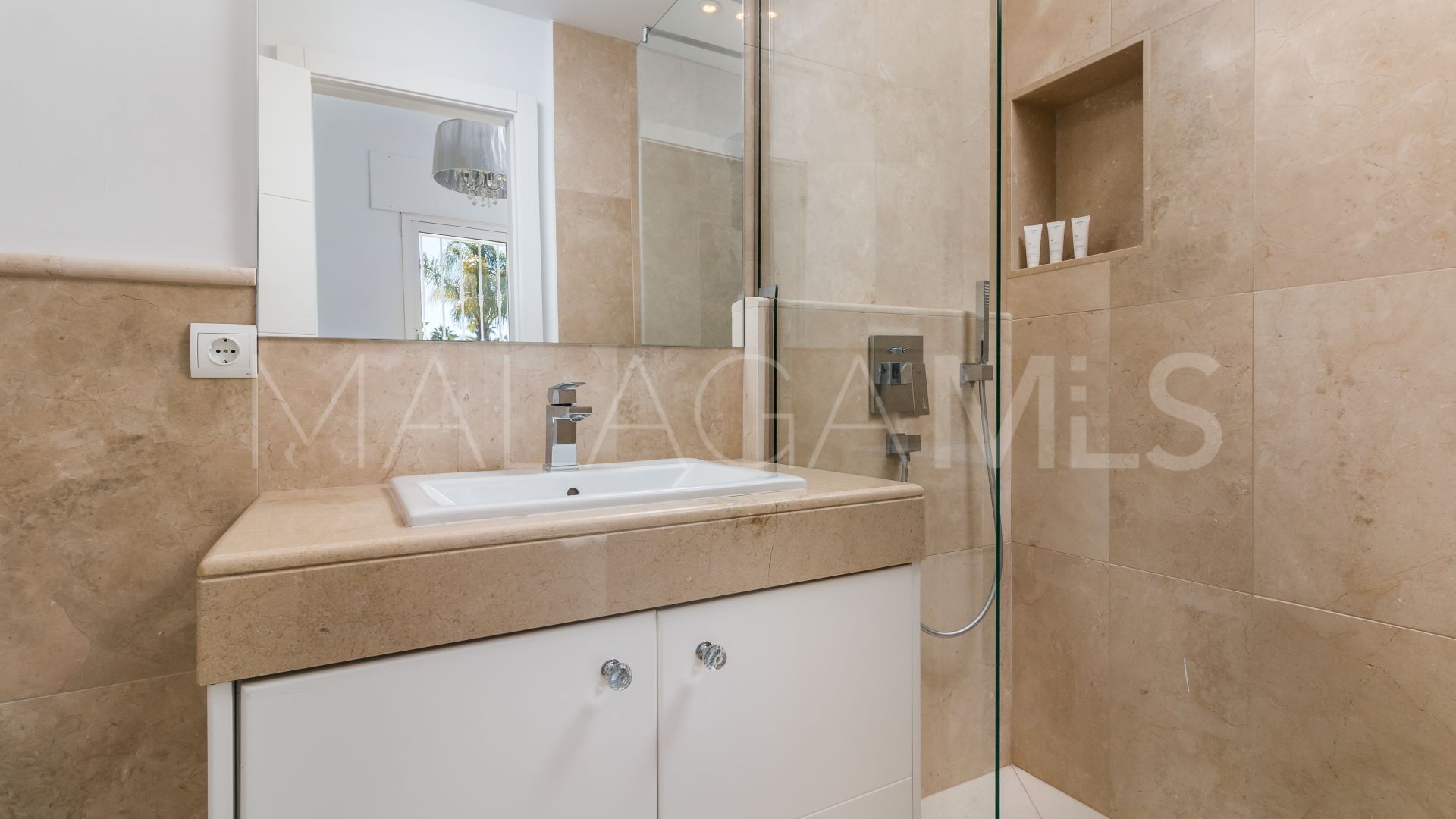 For sale villa in Nueva Andalucia