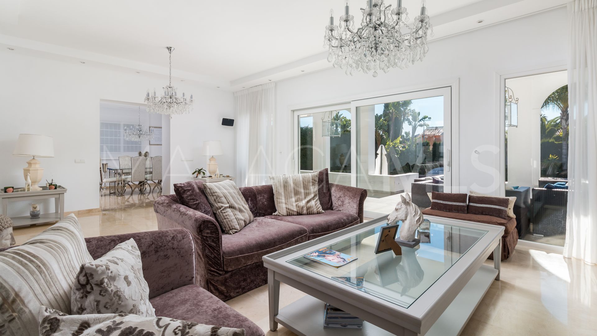 For sale villa in Nueva Andalucia
